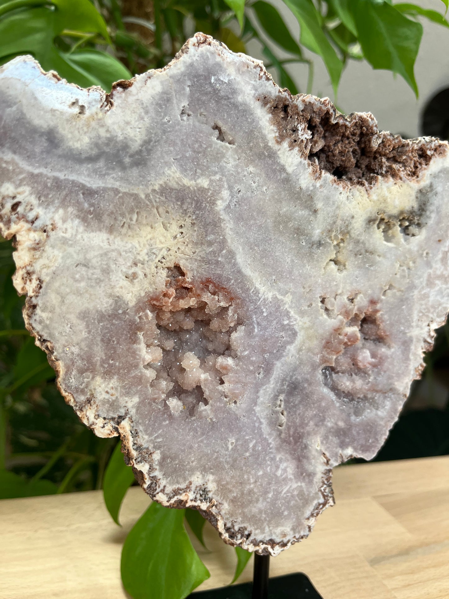 Pink Amethyst auf Ständer 1,6 kg – handverlesenes Statement Piece & Unikat