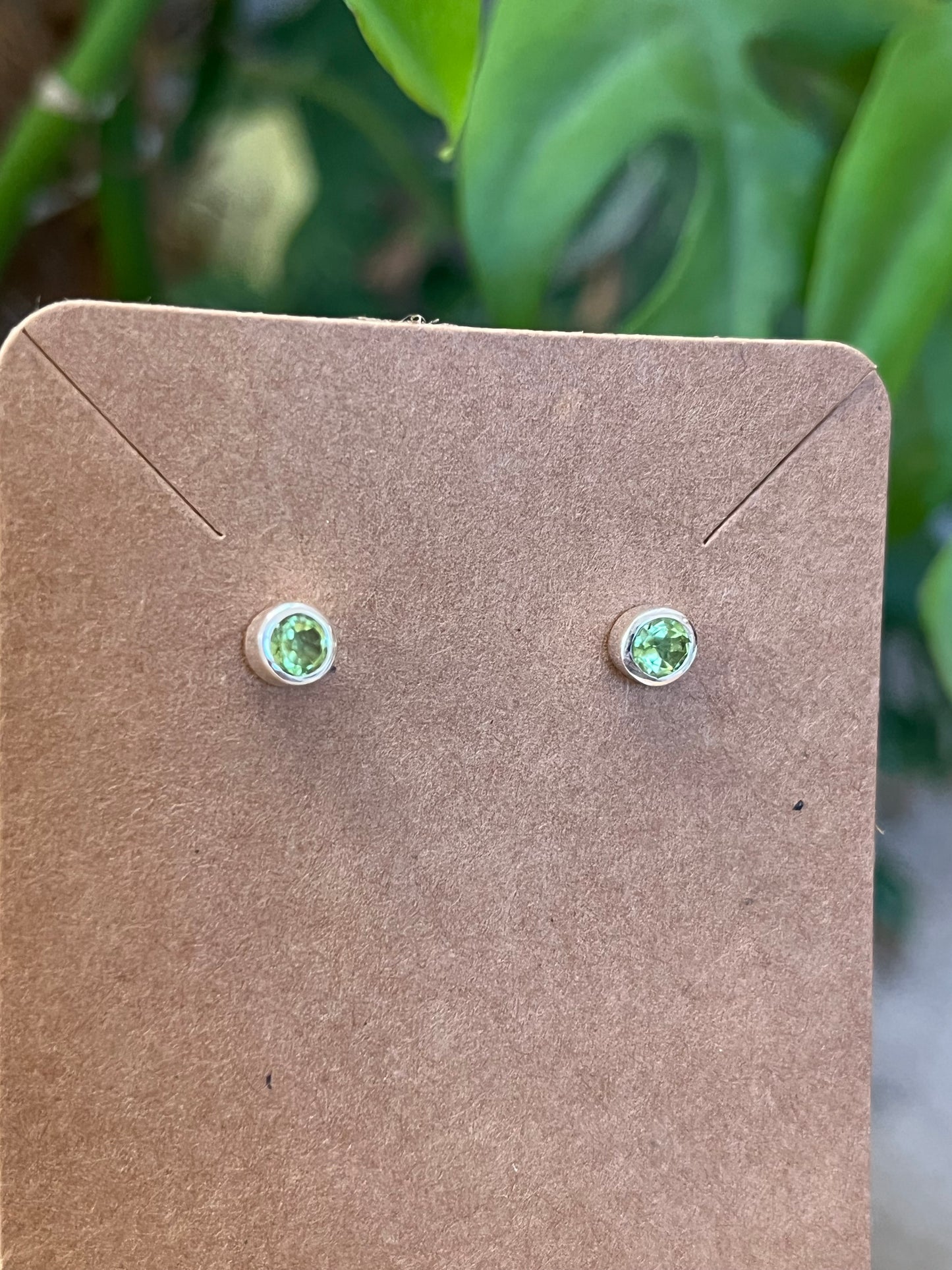 Peridot Ohrstecker – Frische & Leichtigkeit | 925 Sterling Silber