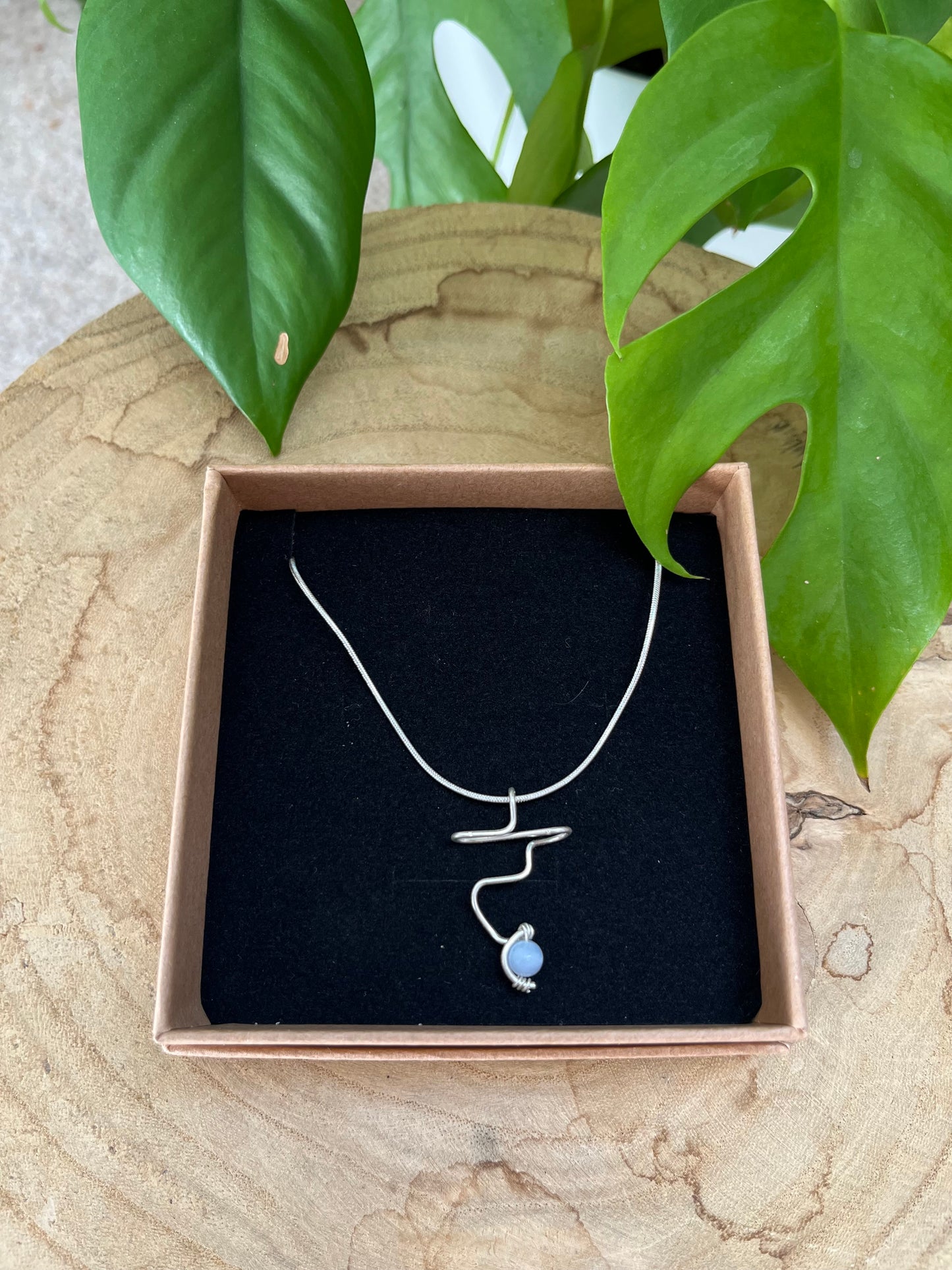 Halschakra Schmuck-Set – 925 Silber Kette (45 cm), Ring & Ohrringe mit Chalcedon