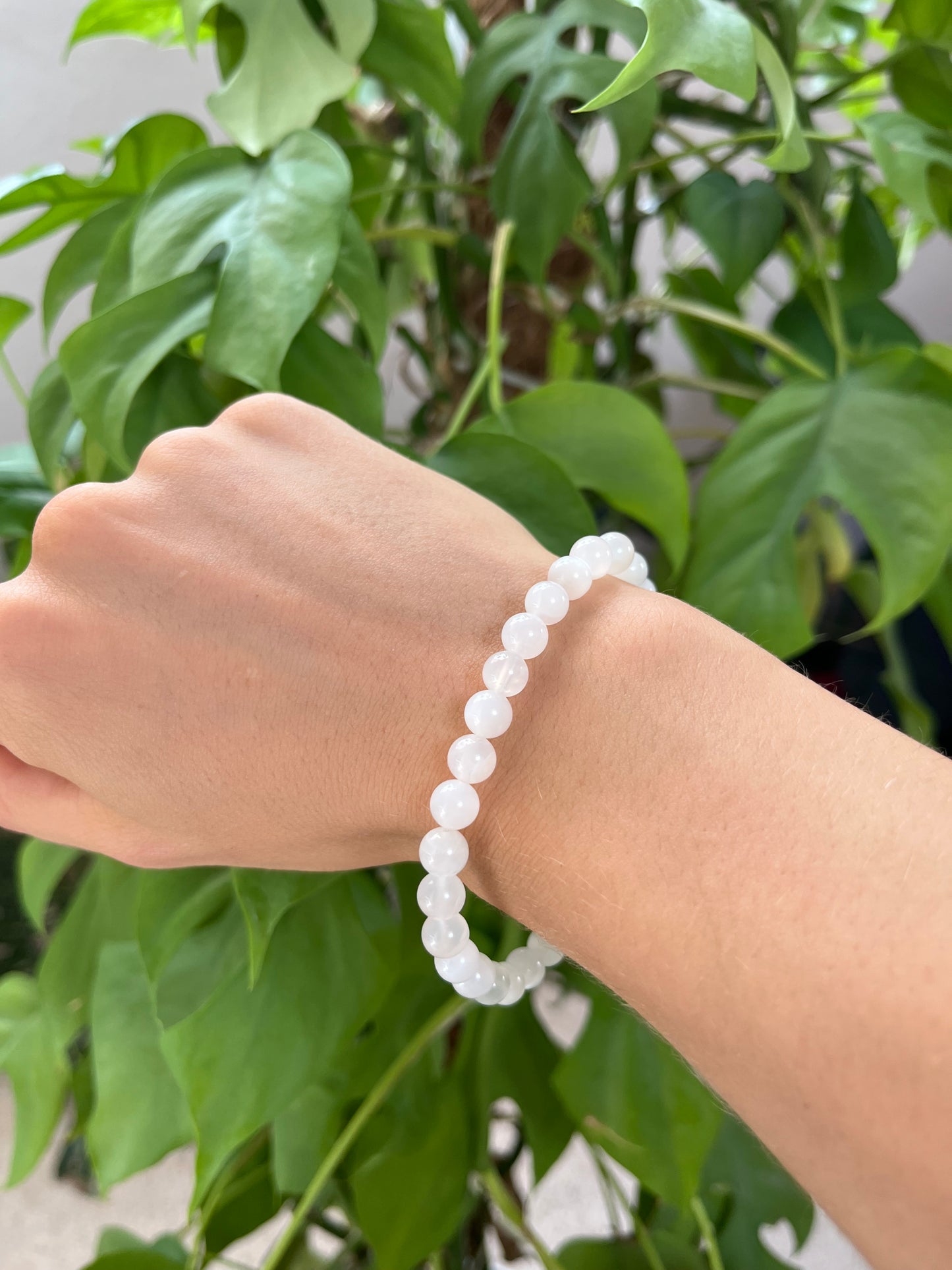 Weißer Mondstein Kugelarmband 6 mm – Edelstein Schmuck für Intuition & Harmonie