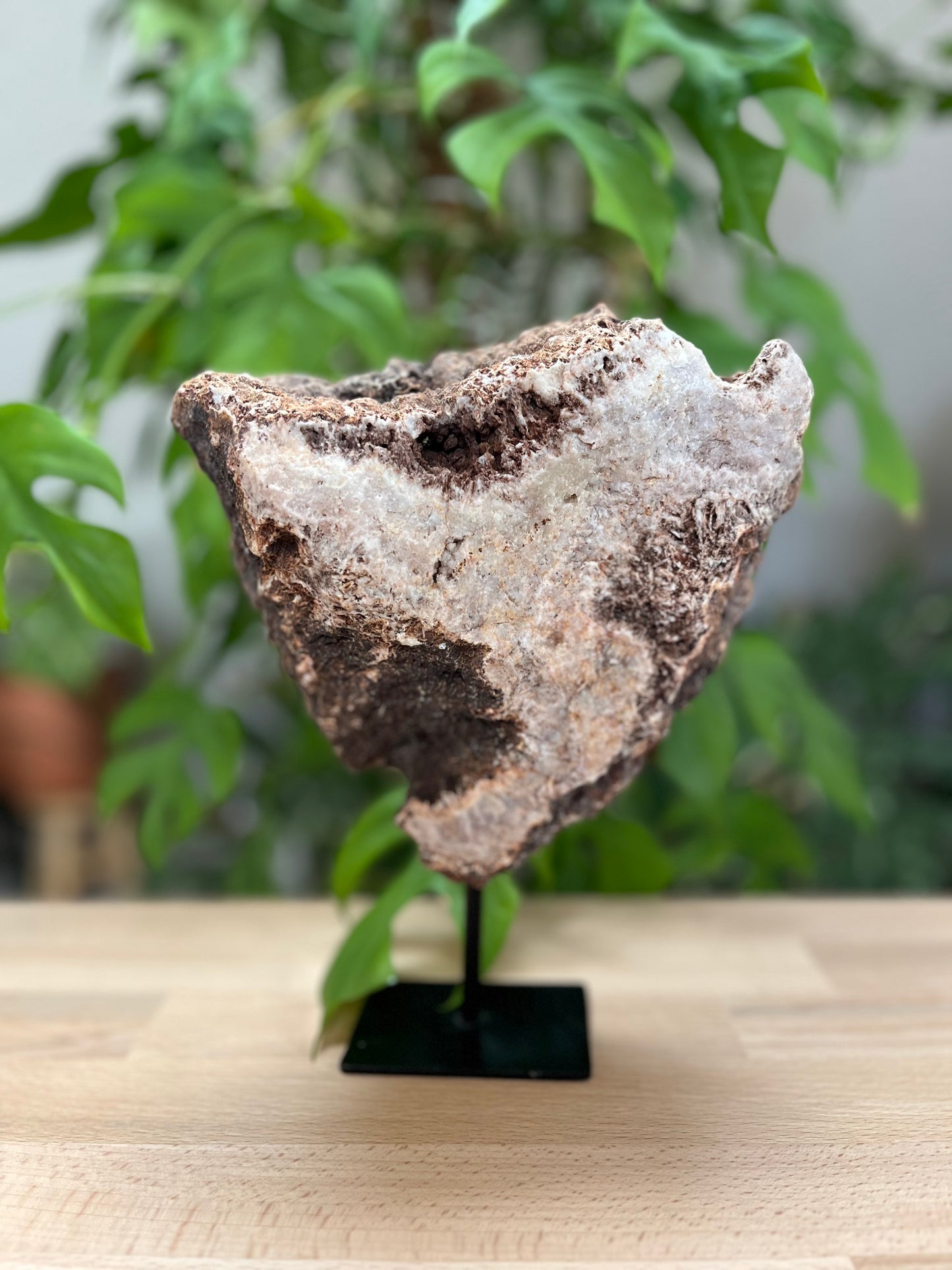 Pink Amethyst auf Ständer 1,6 kg – handverlesenes Statement Piece & Unikat