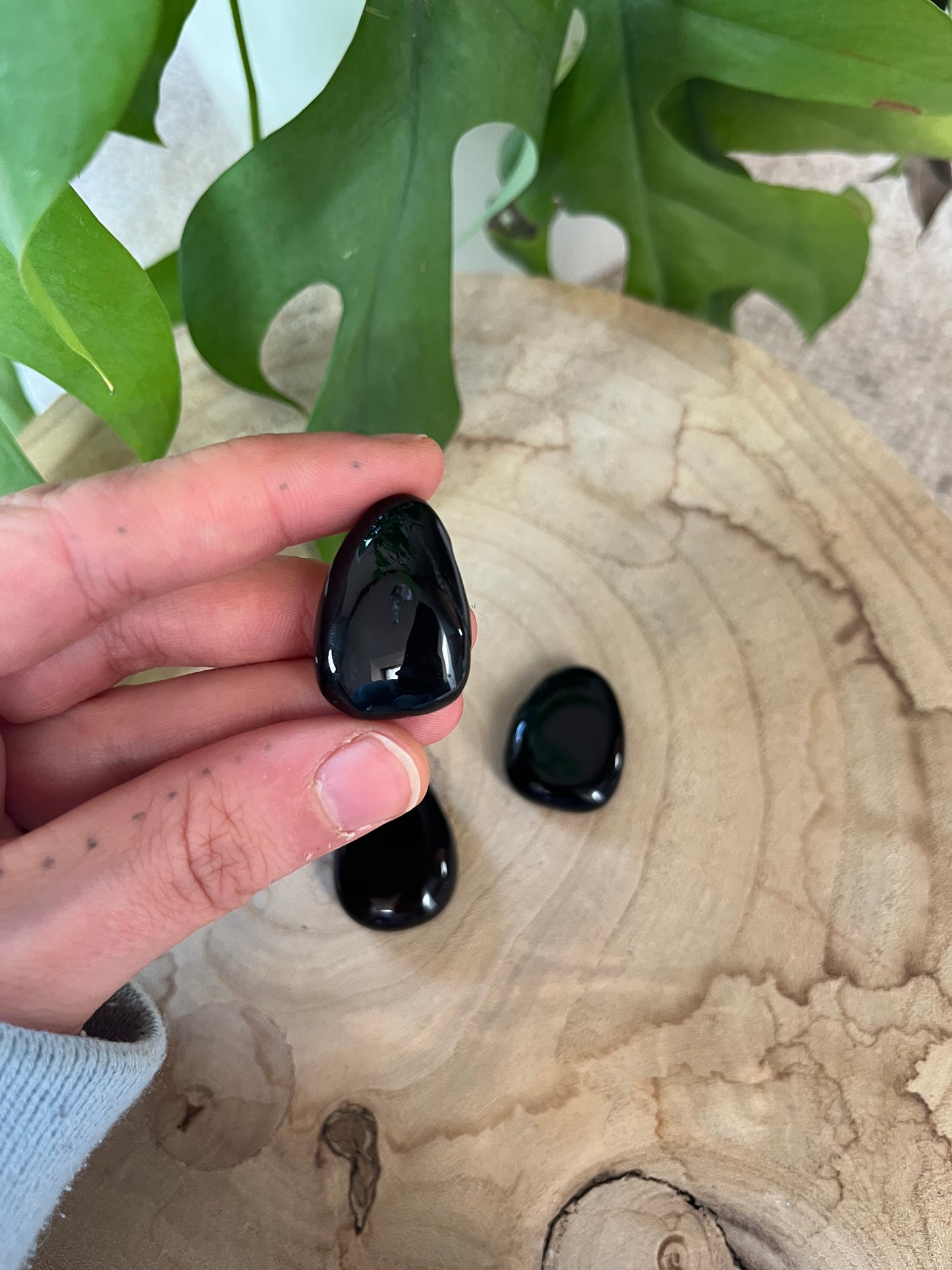 Onyx Trommelstein gebohrt