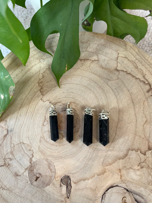 Onyx Spitzen Kettenanhänger