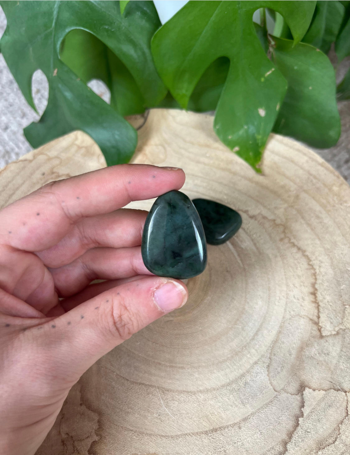 Nephrit Jade Trommlestein gebohrt