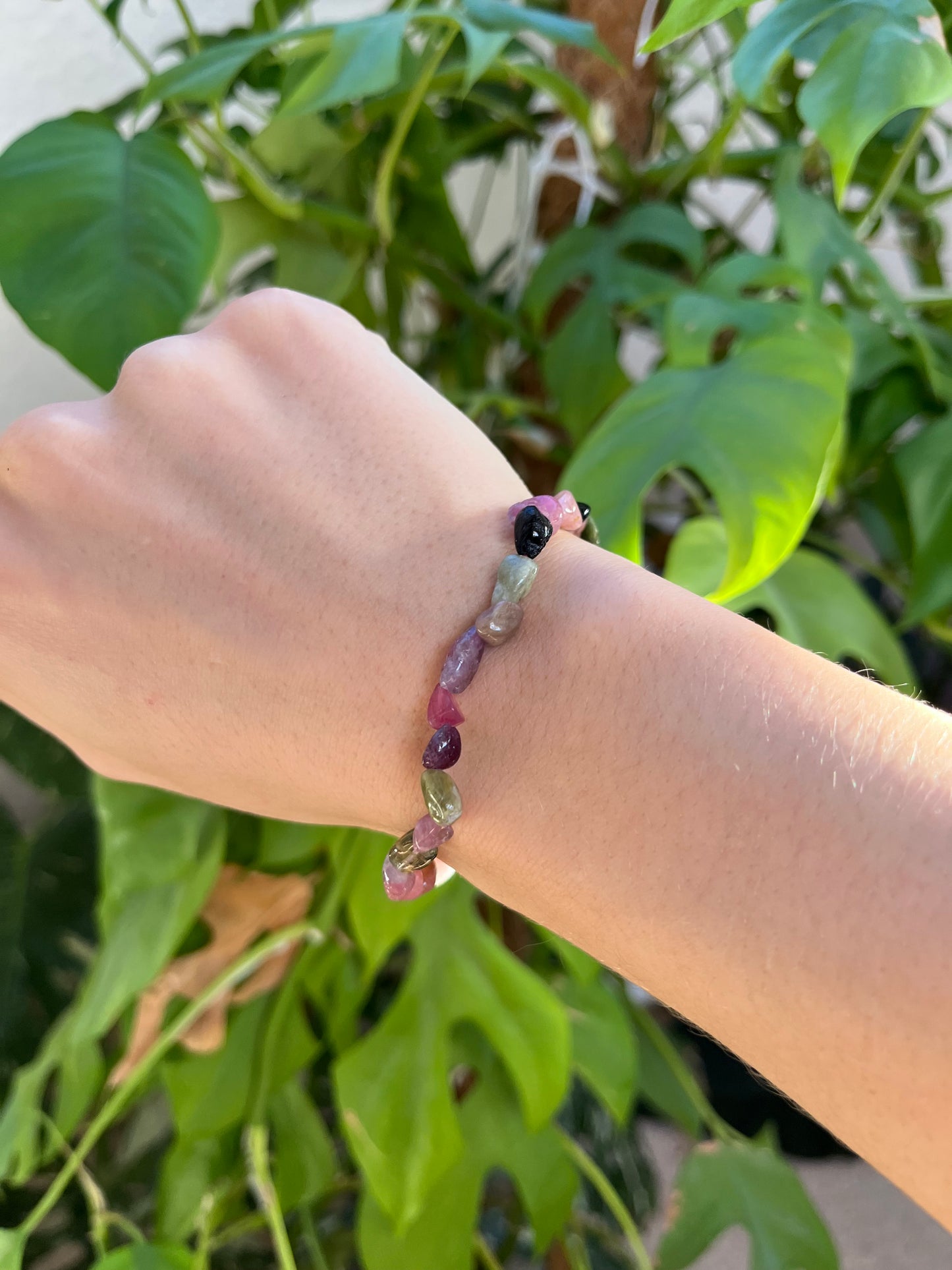 Bunter Turmalin Nugget Armband – Harmonie & innere Balance