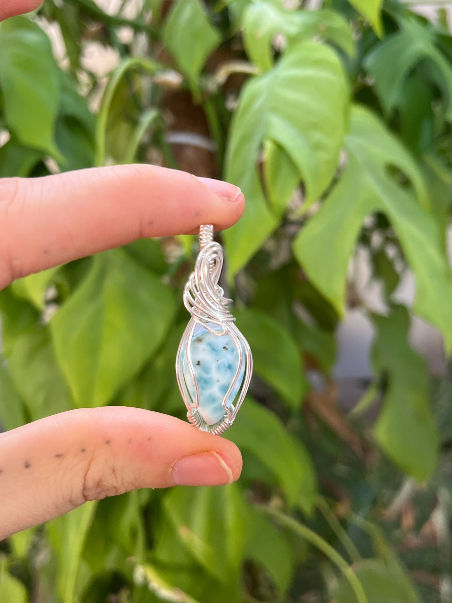 Tropfen-Larimar Unikat-Anhänger – handgemacht in 925er Silberdraht