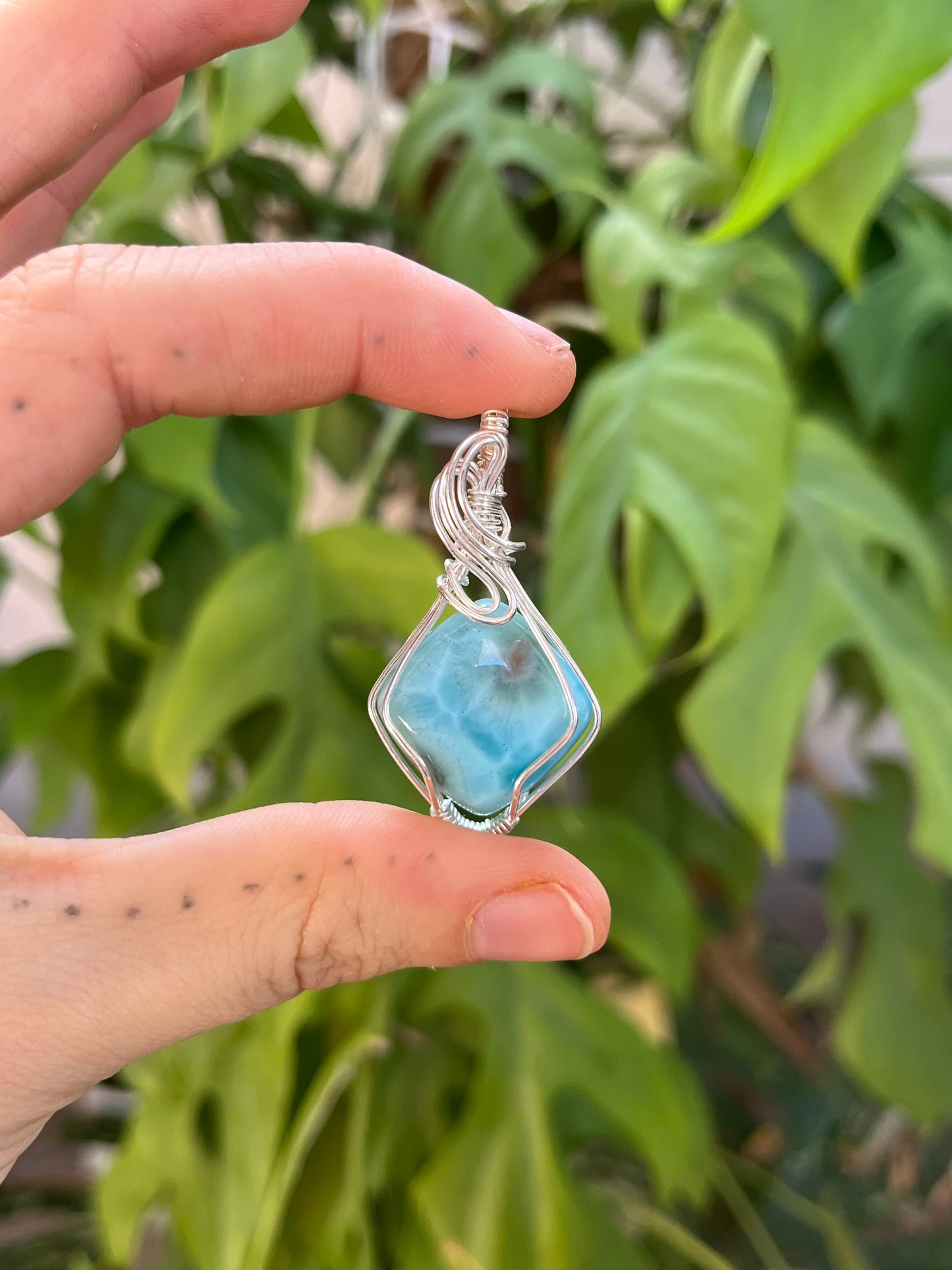 Viereckiger Larimar Unikat-Anhänger – handgemacht in 925er Silberdraht