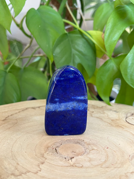Lapislazuli Freiform – Edelstein für Intuition & Weisheit