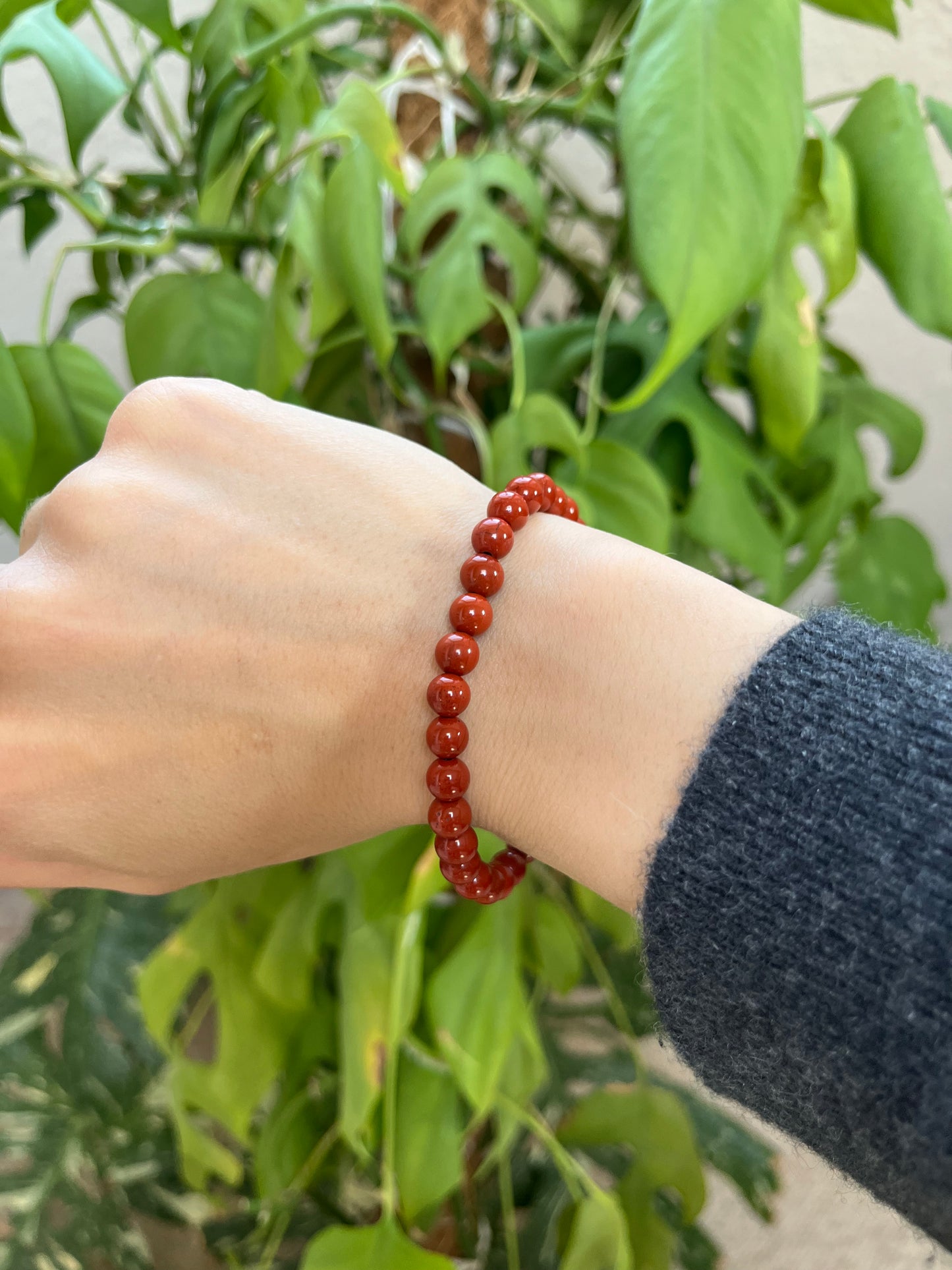 Roter Jaspis Kugelarmband – Edelstein Armband für Stärke & Erdung