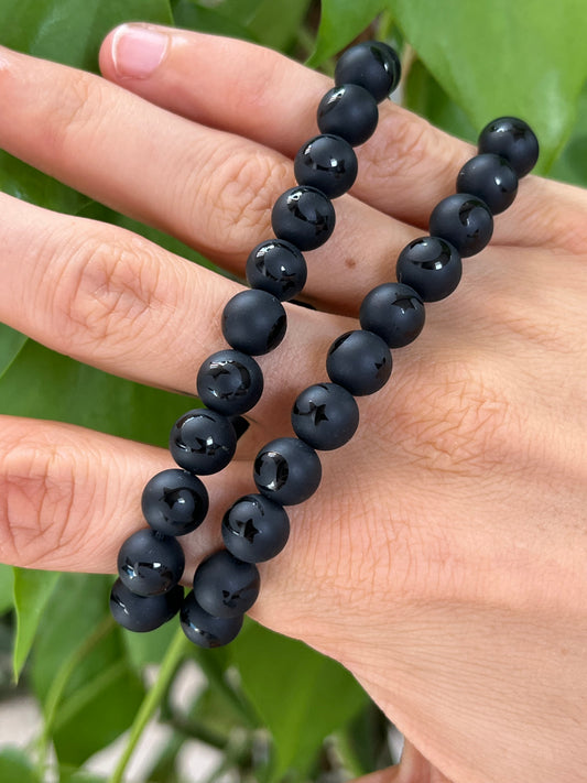 Mattierter Schwarzer Achat Kugelarmband 8 mm mit Mond & Sterne – Edelstein Schmuck für Schutz & Balance