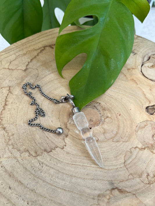 Mystisches Bergkristall-Dolchpendel – Schutz, Klarheit & Energiearbeit