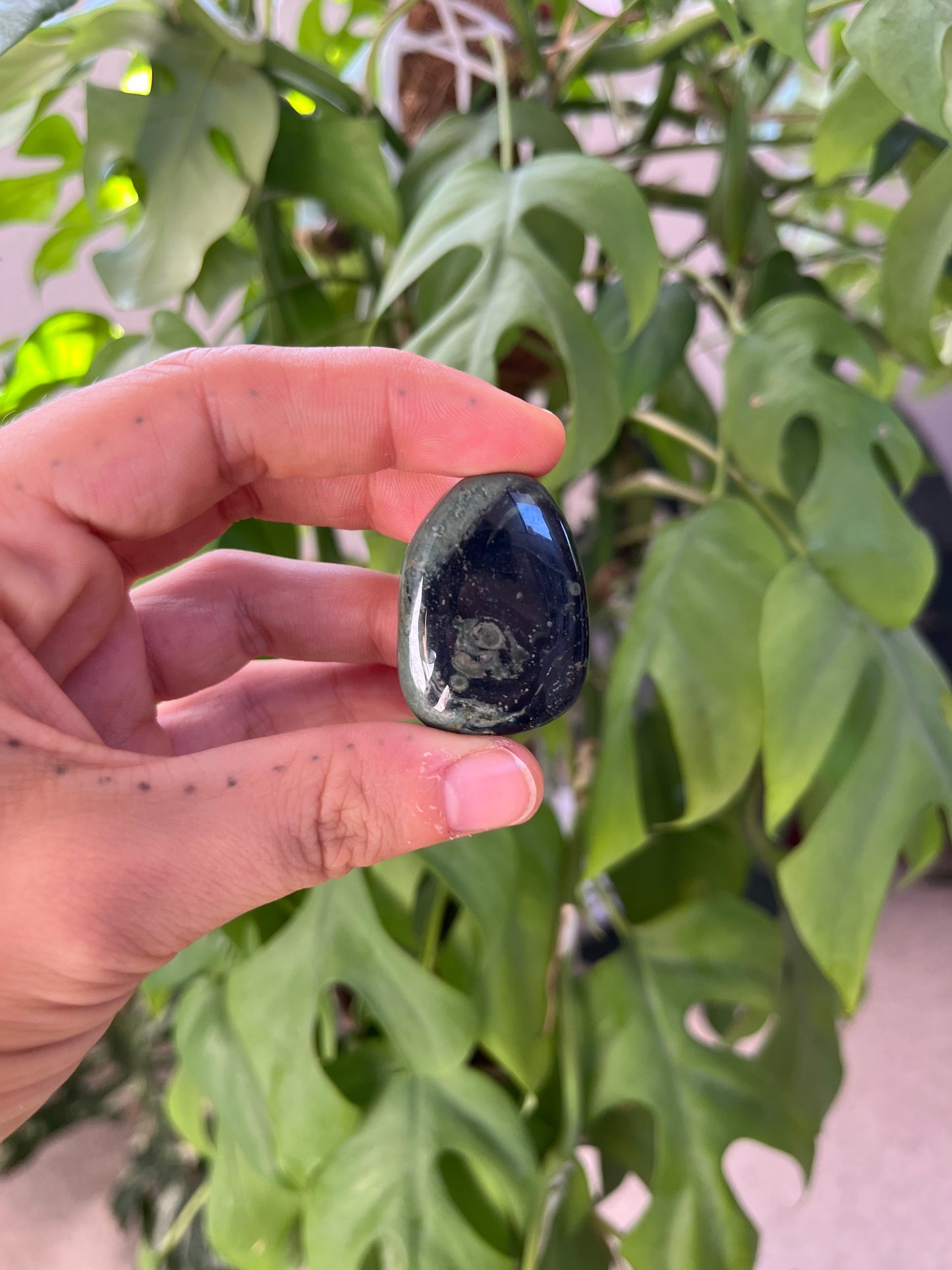 Eldarit Trommelstein gebohrt – Kabamba Rhyolith Anhänger für Transformation & Erdung