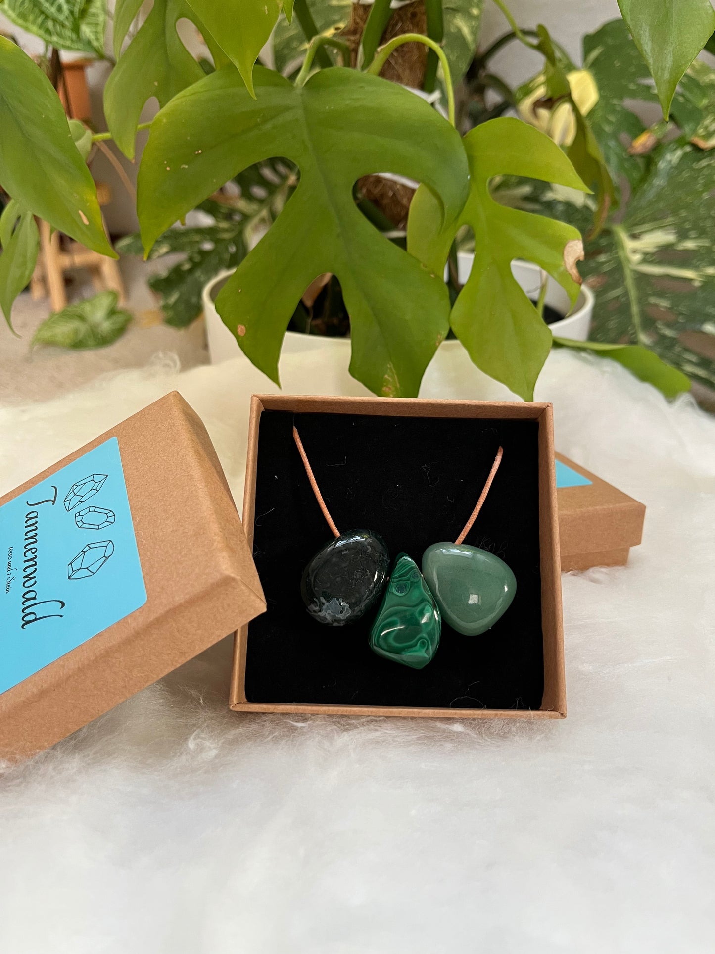 Gebohrter Trommelstein Set „Tannenwald“