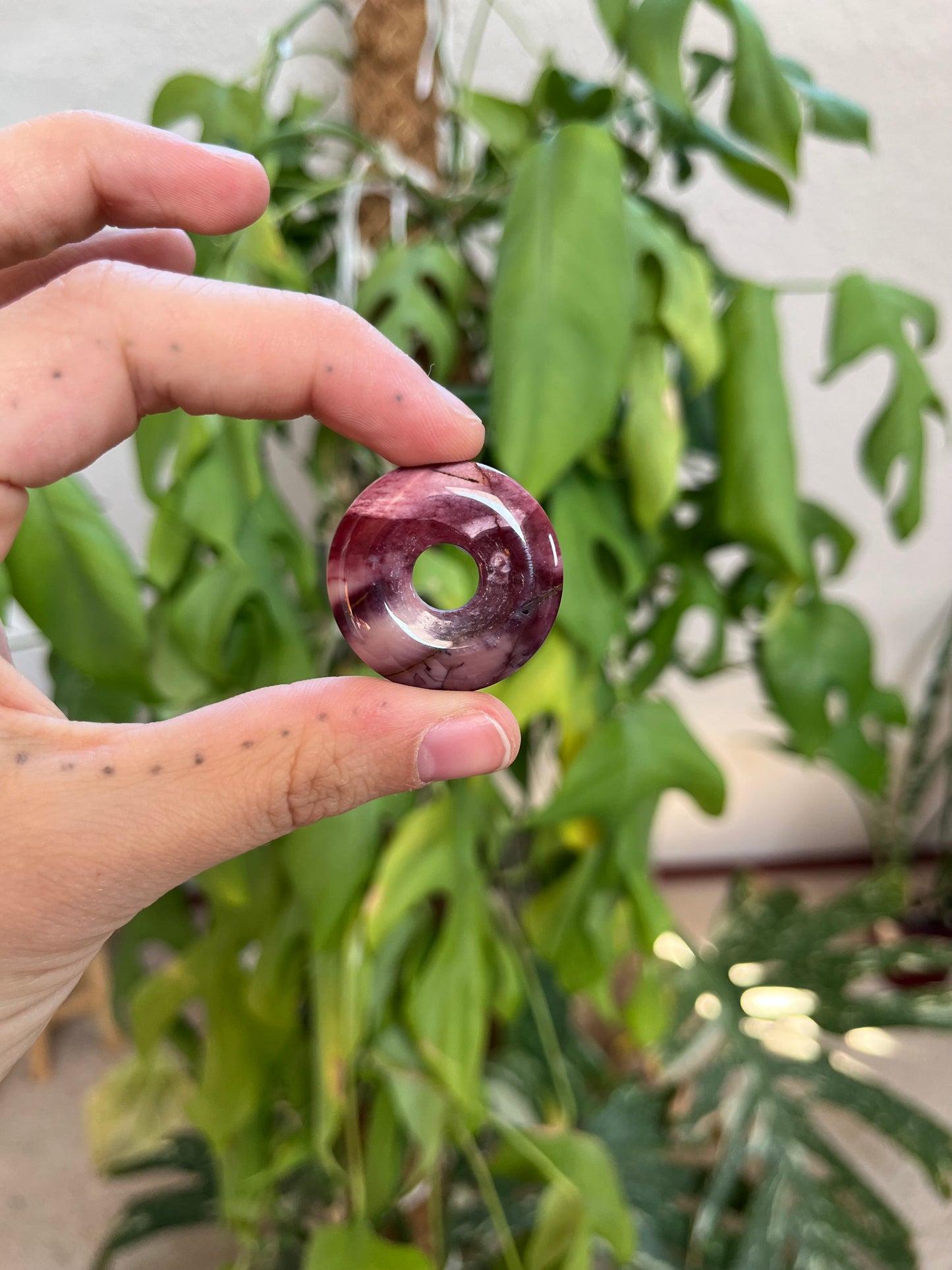 Mookait Donut Anhänger – Edelstein Schmuck für Erdung & Lebensenergie
