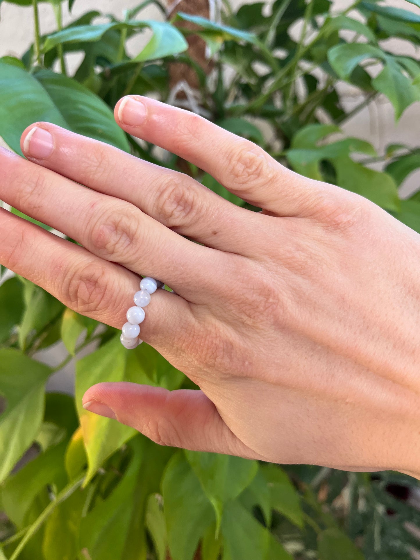 Blauer Chalcedon Ring elastisch - 5mm Kugeln