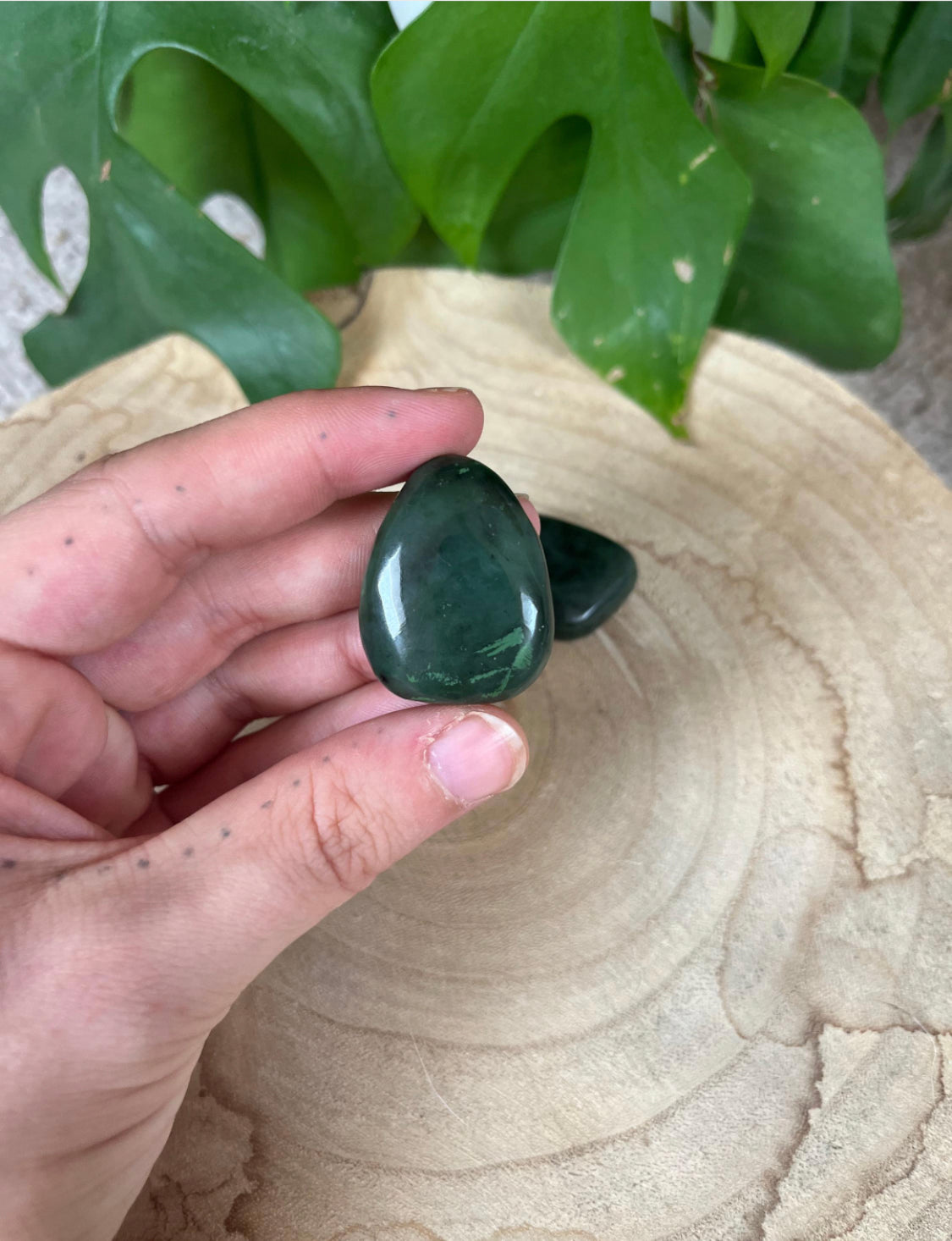 Nephrit Jade Trommlestein gebohrt