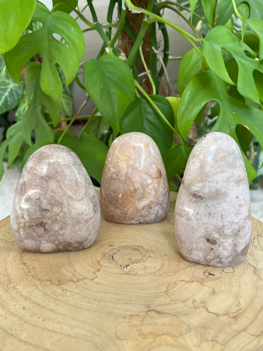 Pink Amethyst Freiform S aus Madagaskar – Edelstein für Selbstliebe & innere Ruhe