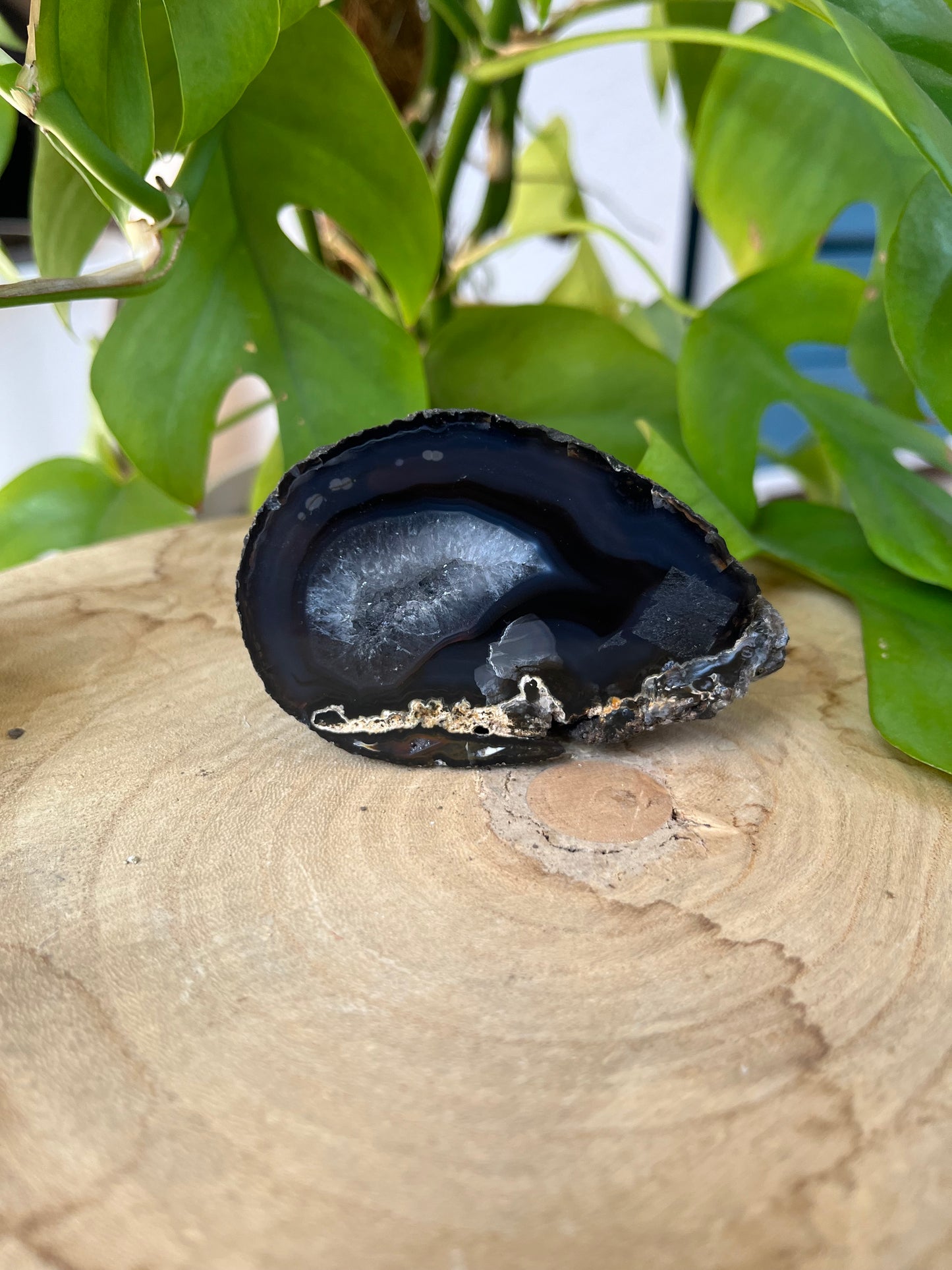 Achat Fenster Geode – Natur-Unikat mit funkelndem Kristallkern