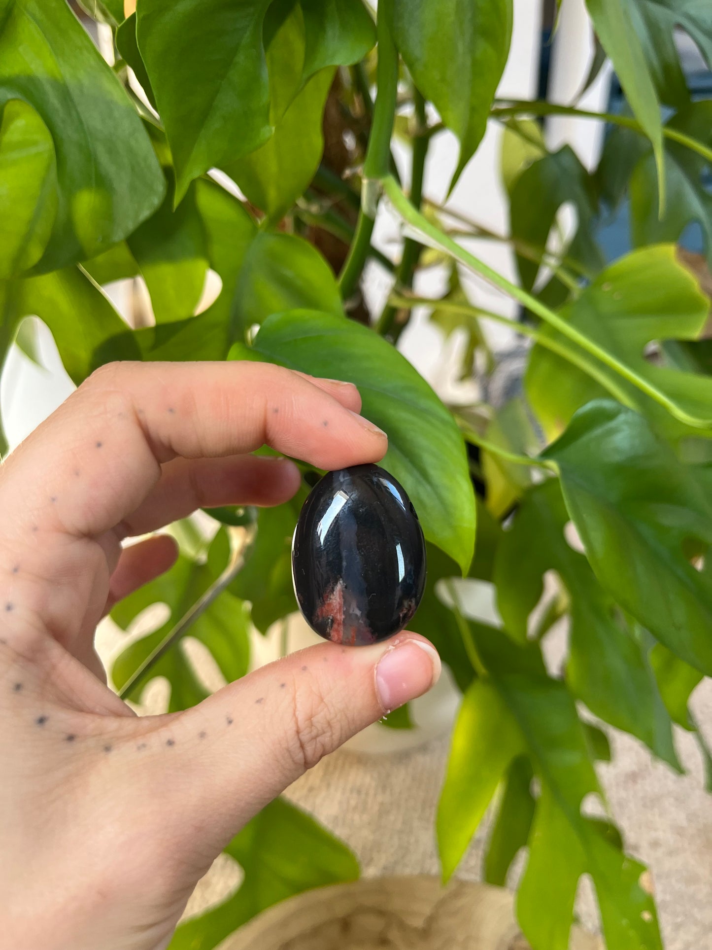 Sardonyx Trommelstein gebohrt