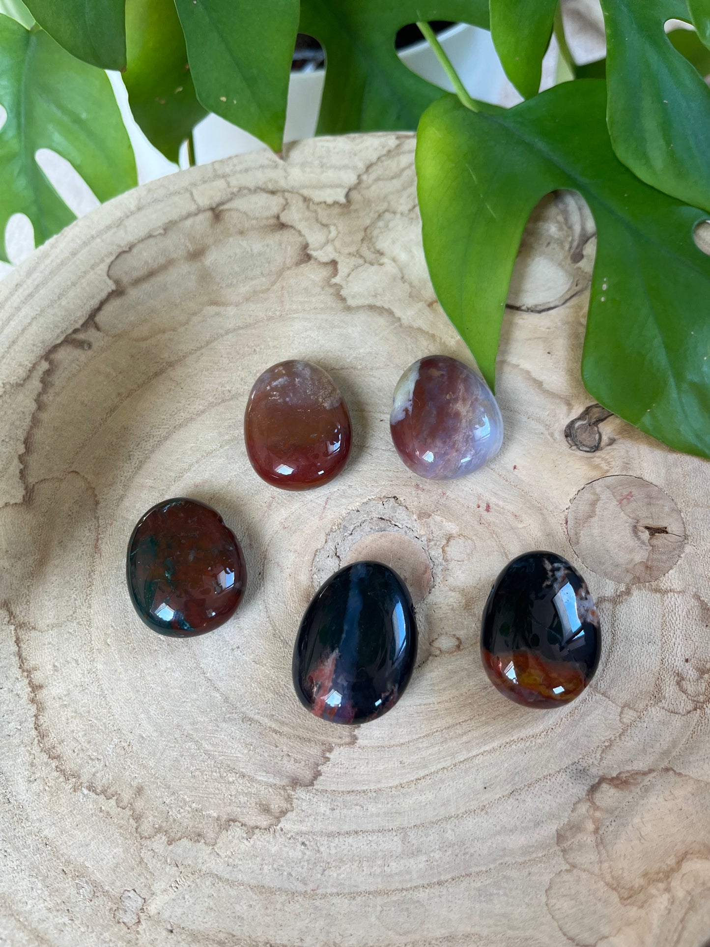 Sardonyx Trommelstein gebohrt