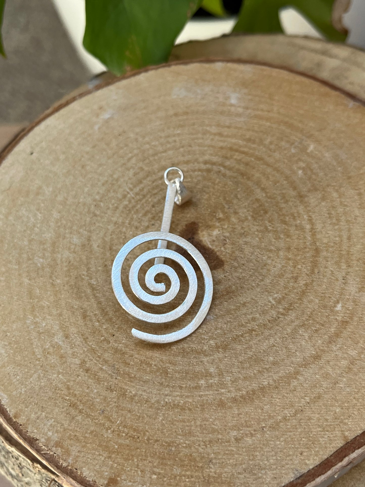 Donut Halter Spirale rund – 3 cm | Messing versilbert matt