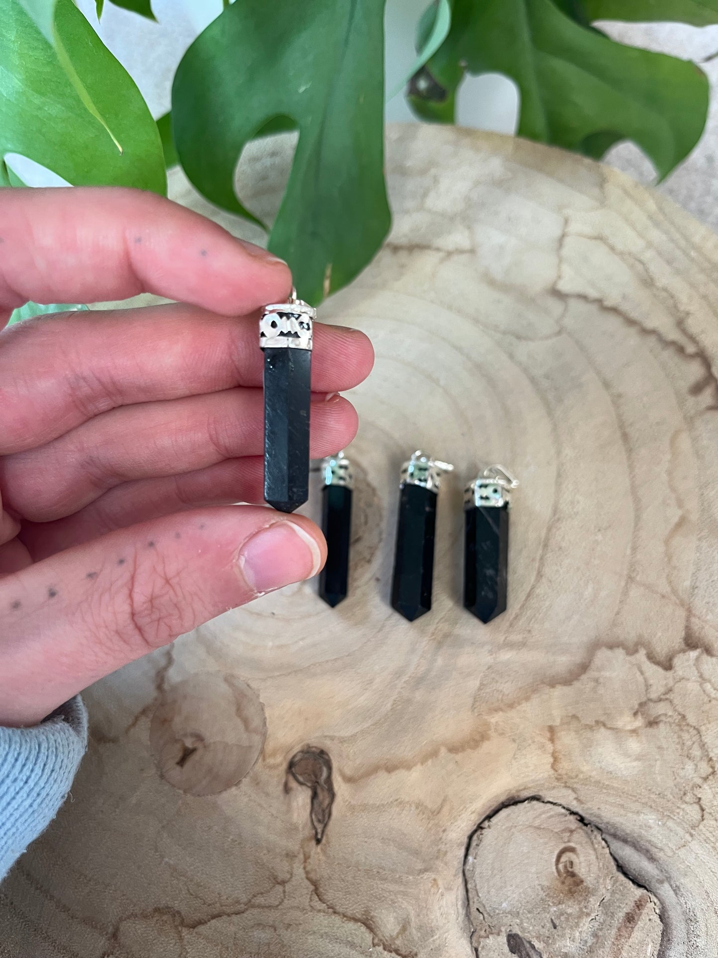 Onyx Spitzen Kettenanhänger