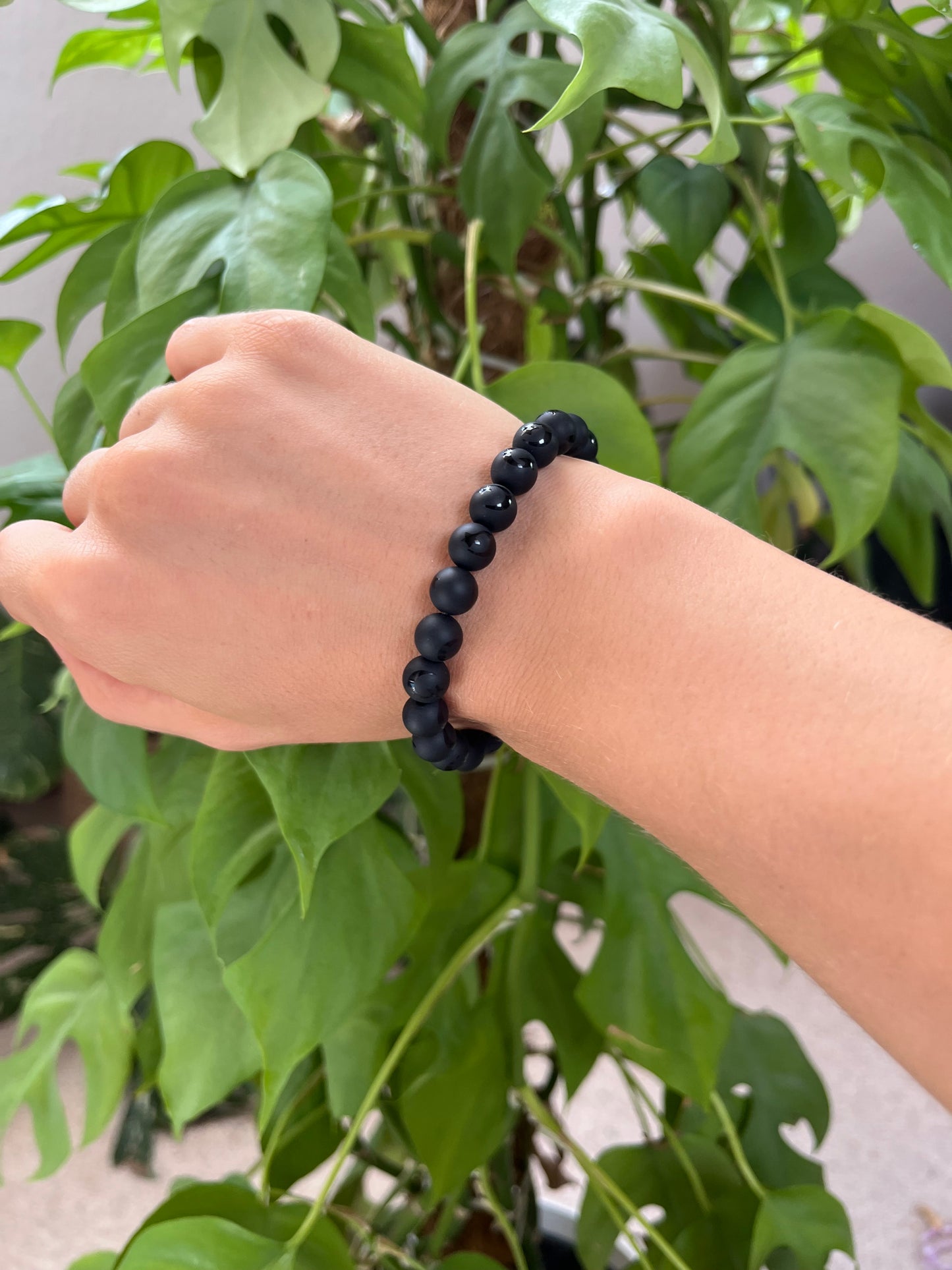 Mattierter Schwarzer Achat Kugelarmband 8 mm mit Mond & Sterne – Edelstein Schmuck für Schutz & Balance