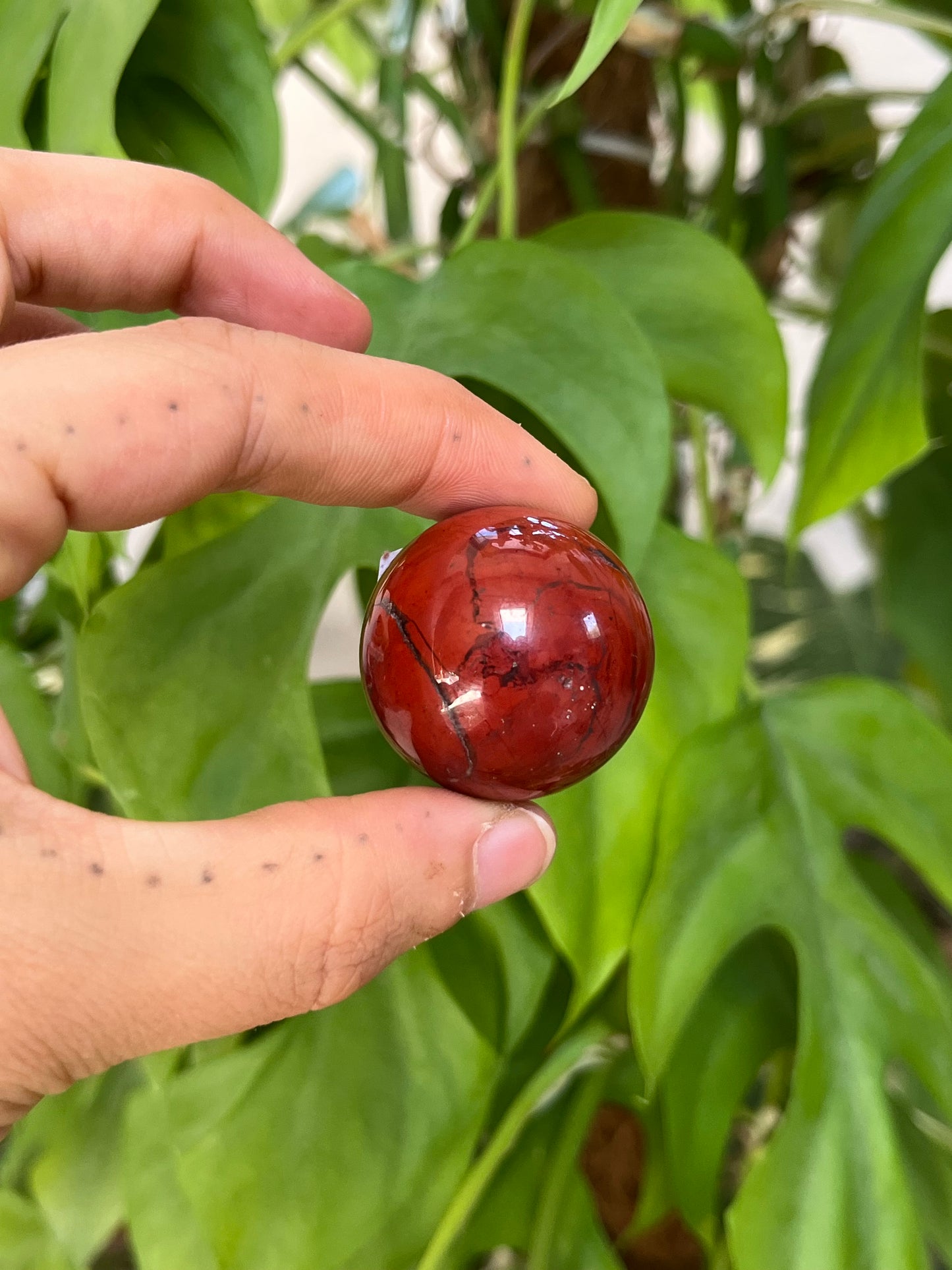 Roter Jaspis Kugel 3 cm – Edelstein für Erdung & Vitalität