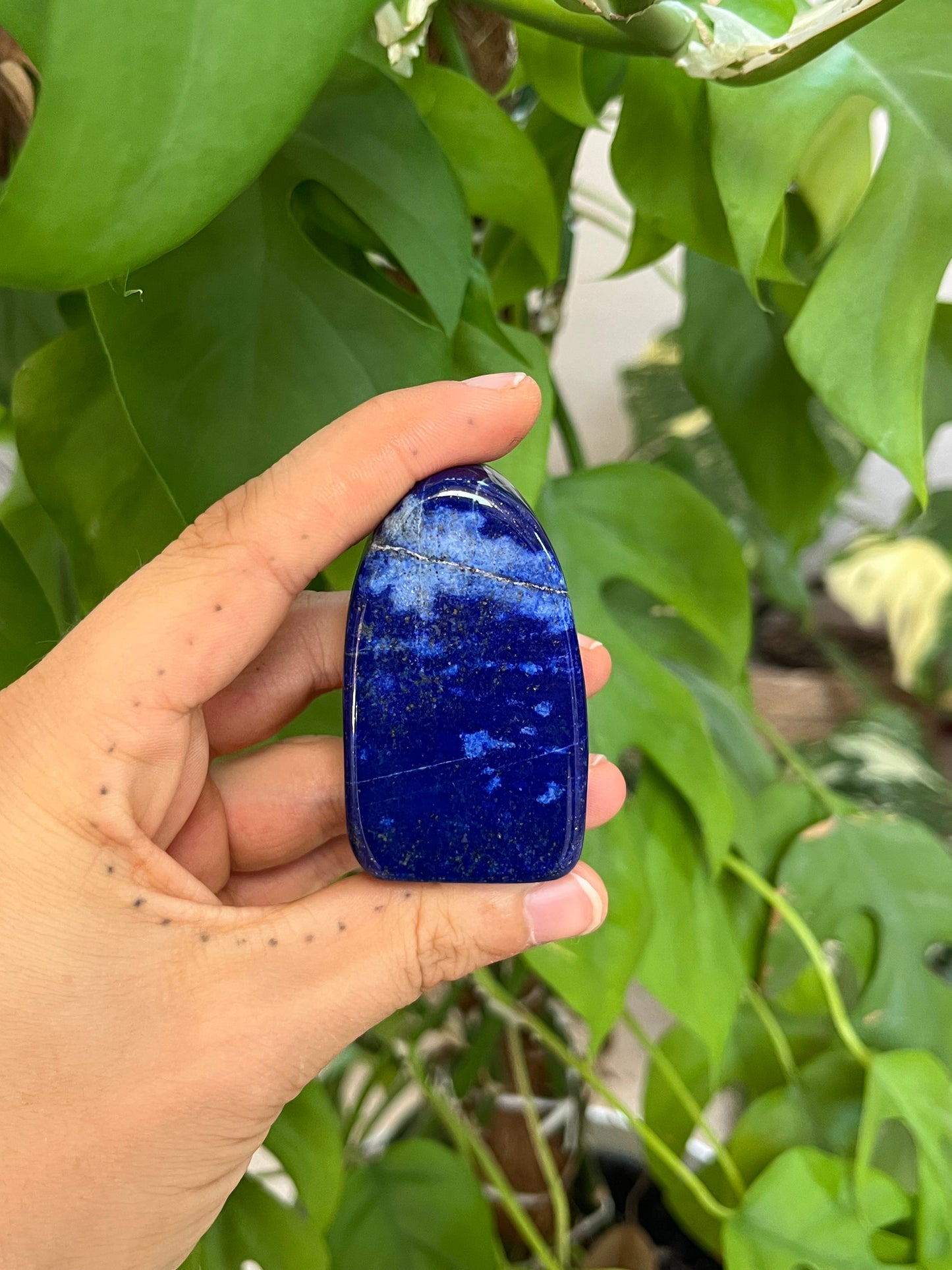 Lapislazuli Freiform – Edelstein für Intuition & Weisheit