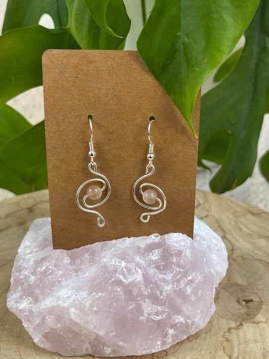 Mondstein Ohrringe – handgefertigt im Schmuckdraht