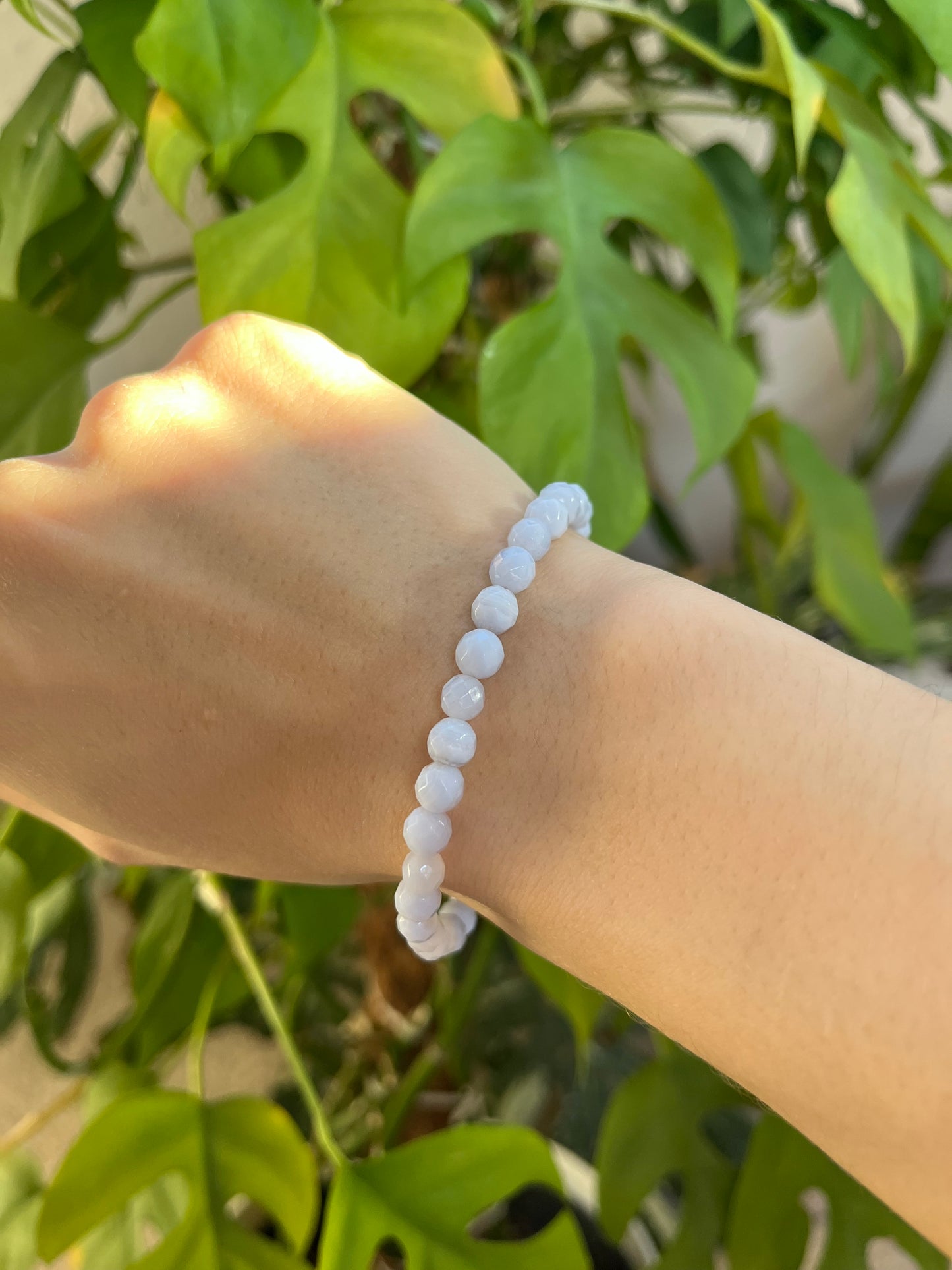 Chalcedon Armband facettiert 6 mm – Ruhe & Klarheit