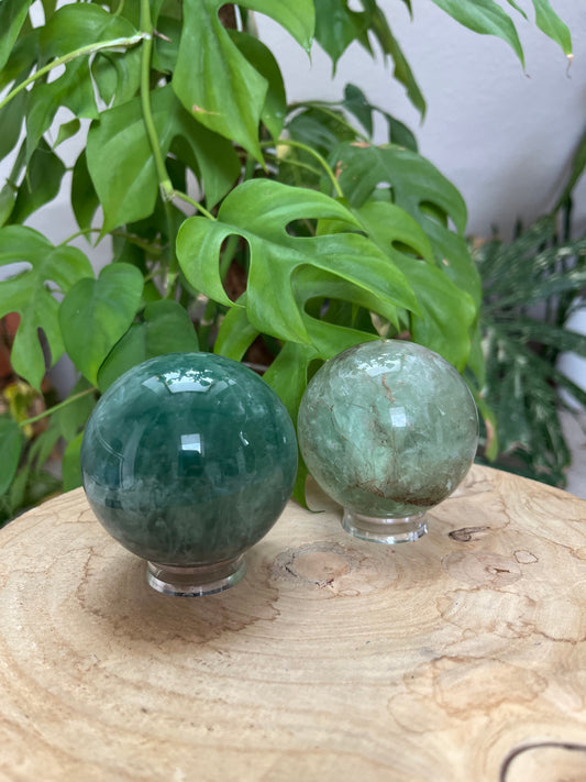 Grüne Fluorit Kugel 6,5 cm – Kristall für Klarheit & Harmonie