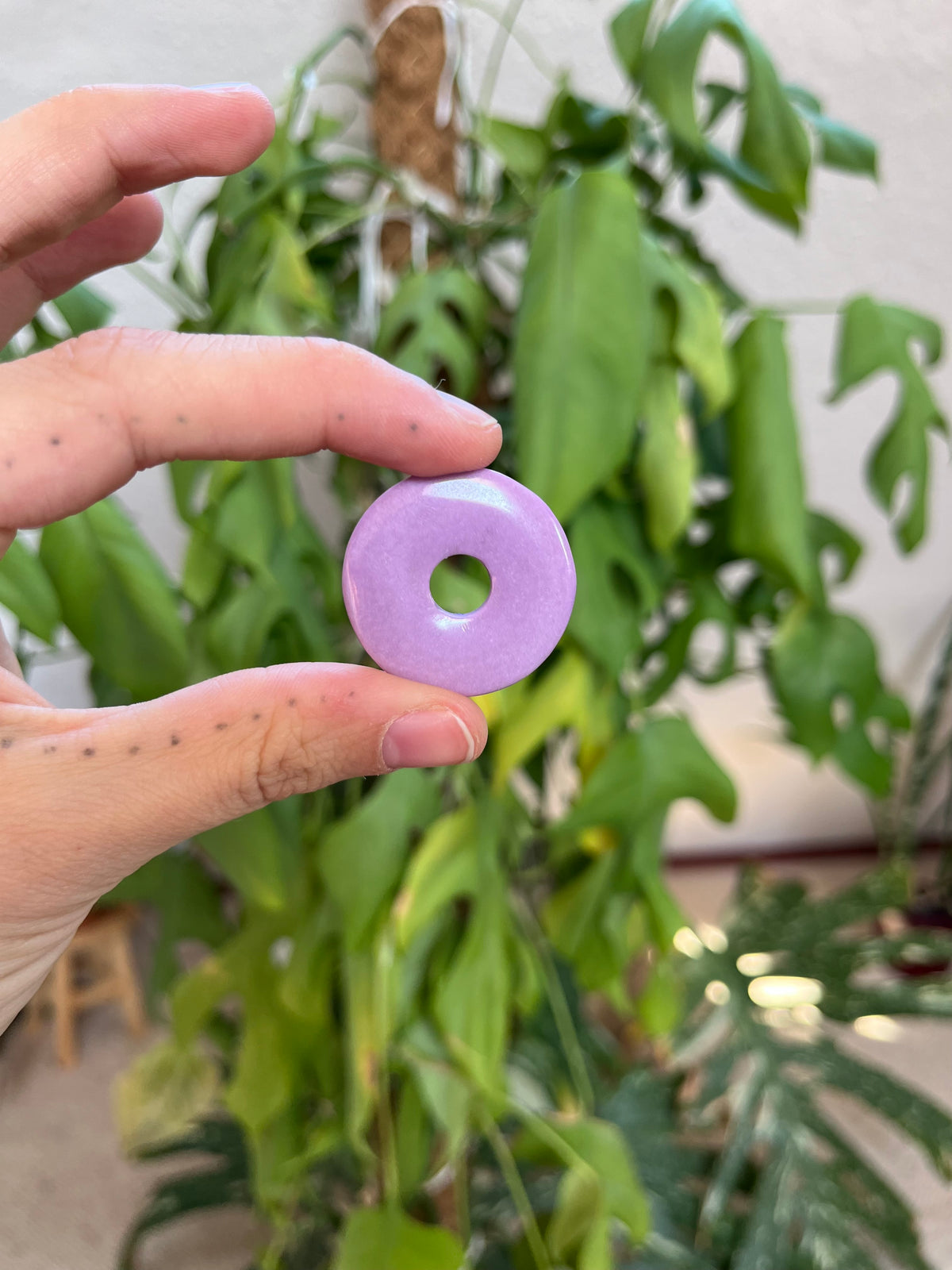 Phosphosiderit Donut Anhänger – Edelstein Schmuck für Ruhe & innere Klarheit