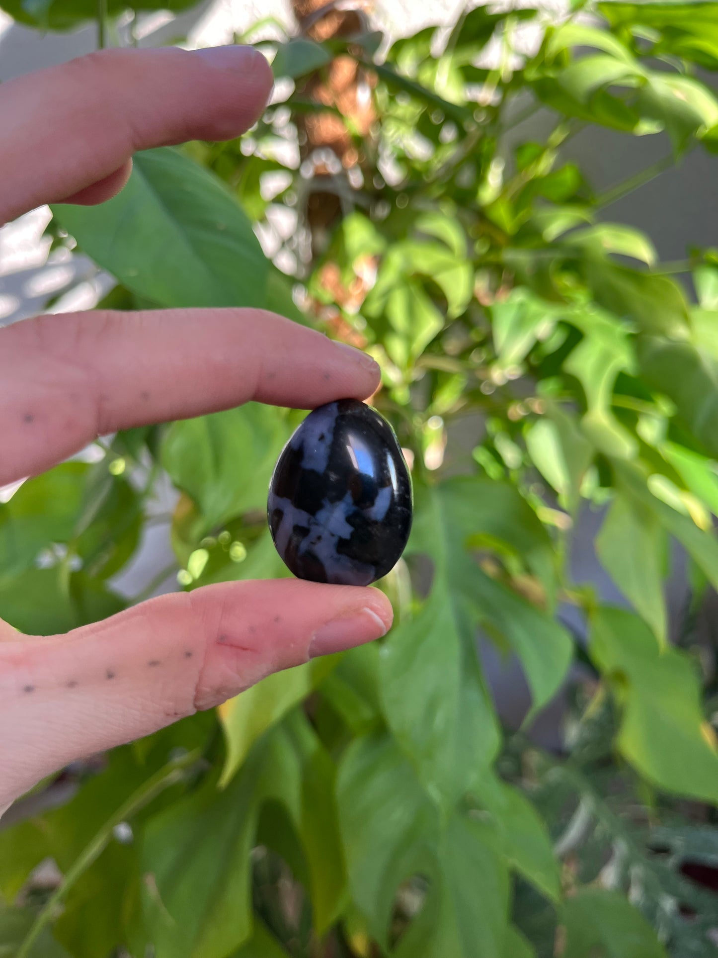 Gabbro Trommelstein gebohrt – Tiefe & Erdung