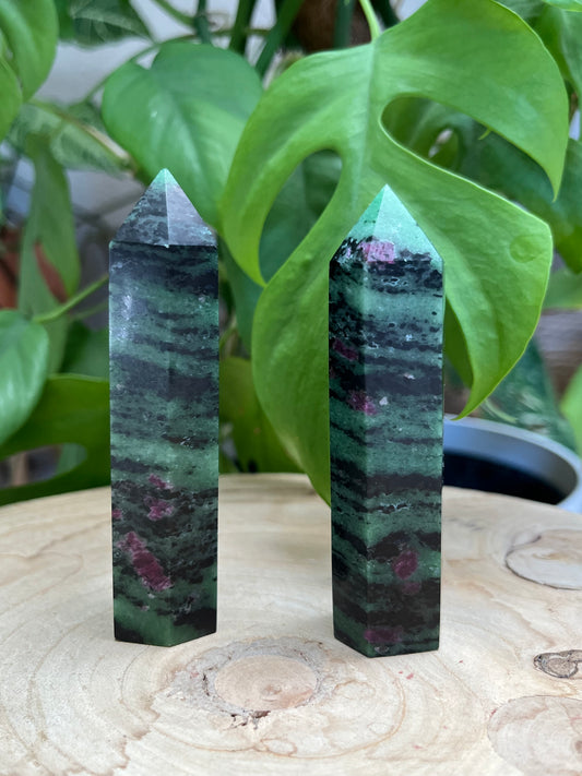 Zoisit mit Rubin Turm – Transformation, Motivation & Herzenergie