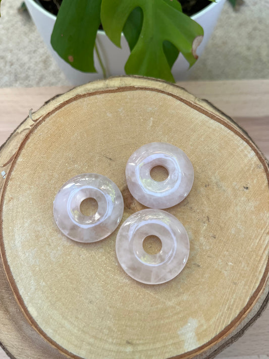 Rosenquarz Donut 3 cm – Sanftheit & Harmonie
