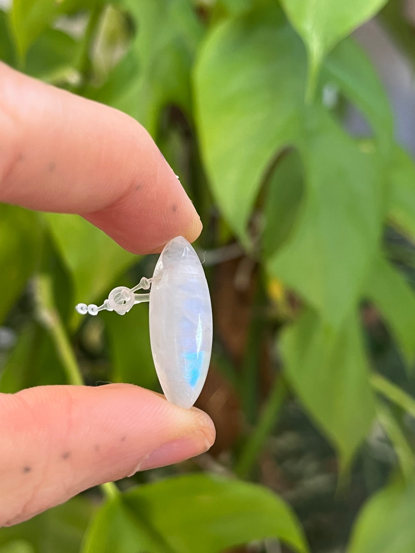 Weißer Labradorit (Regenbogen-Mondstein)  gebohrt  – Edelstein Anhänger für Intuition
