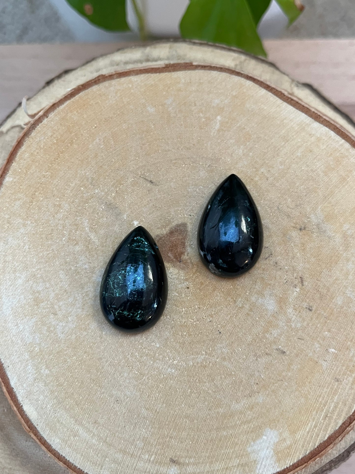 Muskovit (Mica) Trommelstein gebohrt – Leichtigkeit & Klarheit