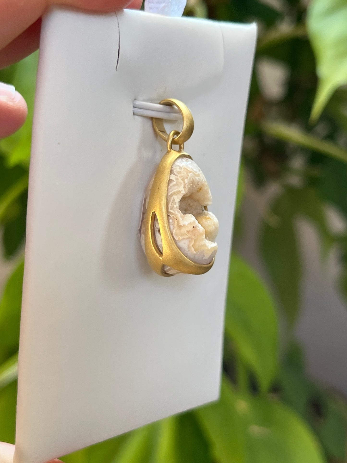 Achat Anhänger mit Kristallkammer 925 Silber vergoldet mattiert – Edelstein Unikat