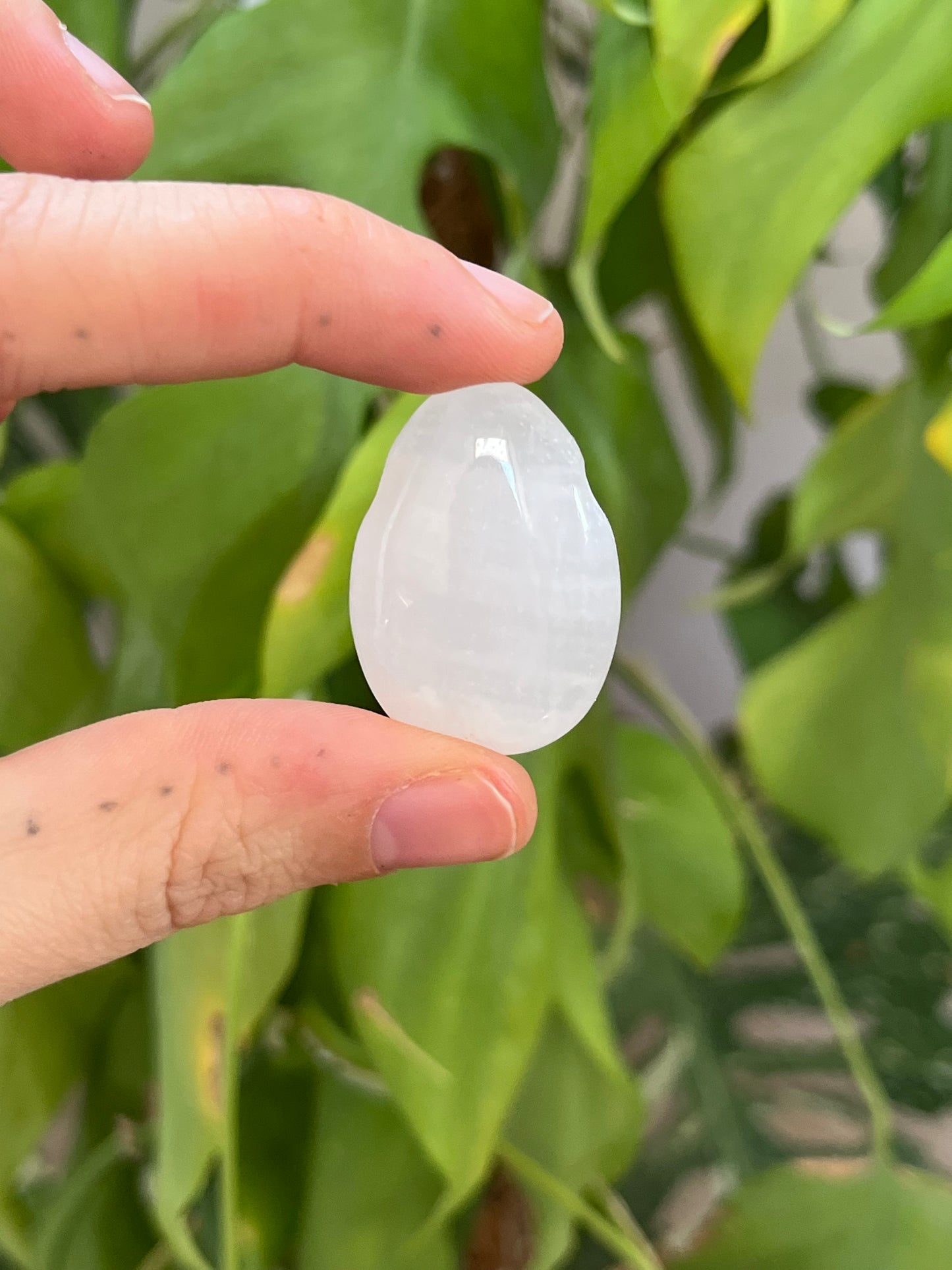 Pink Calcit gebohrter Trommelstein – Edelstein Anhänger für Selbstliebe & Herzchakra