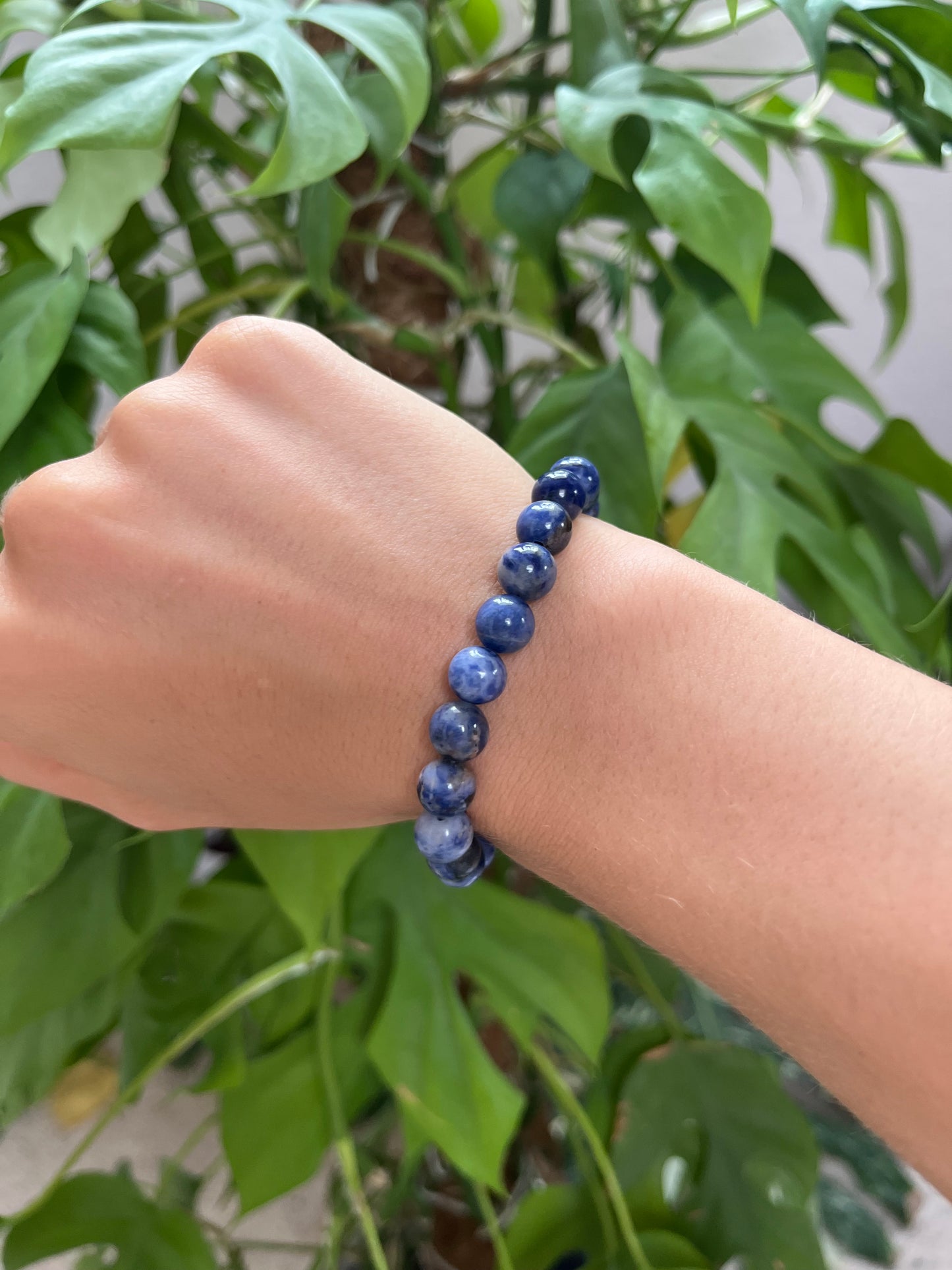 Sodalith Kugelarmband – für Klarheit & Selbstvertrauen
