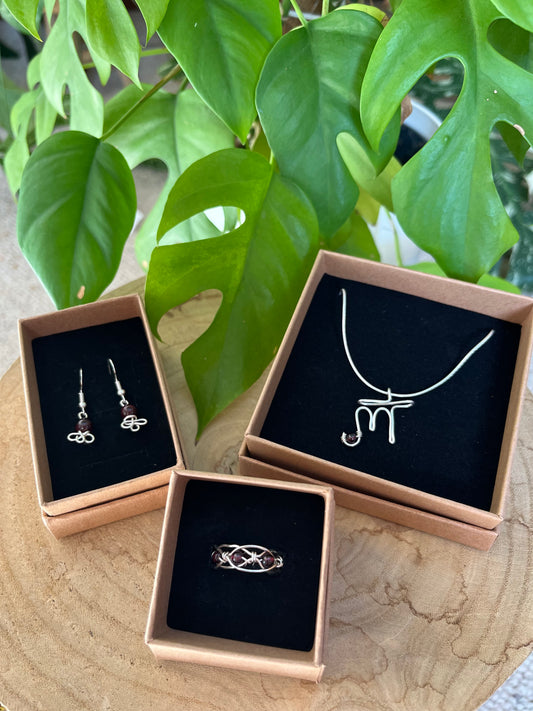 Wurzelchakra Schmuck-Set – 925 Silber Kette, Ring & Ohrringe