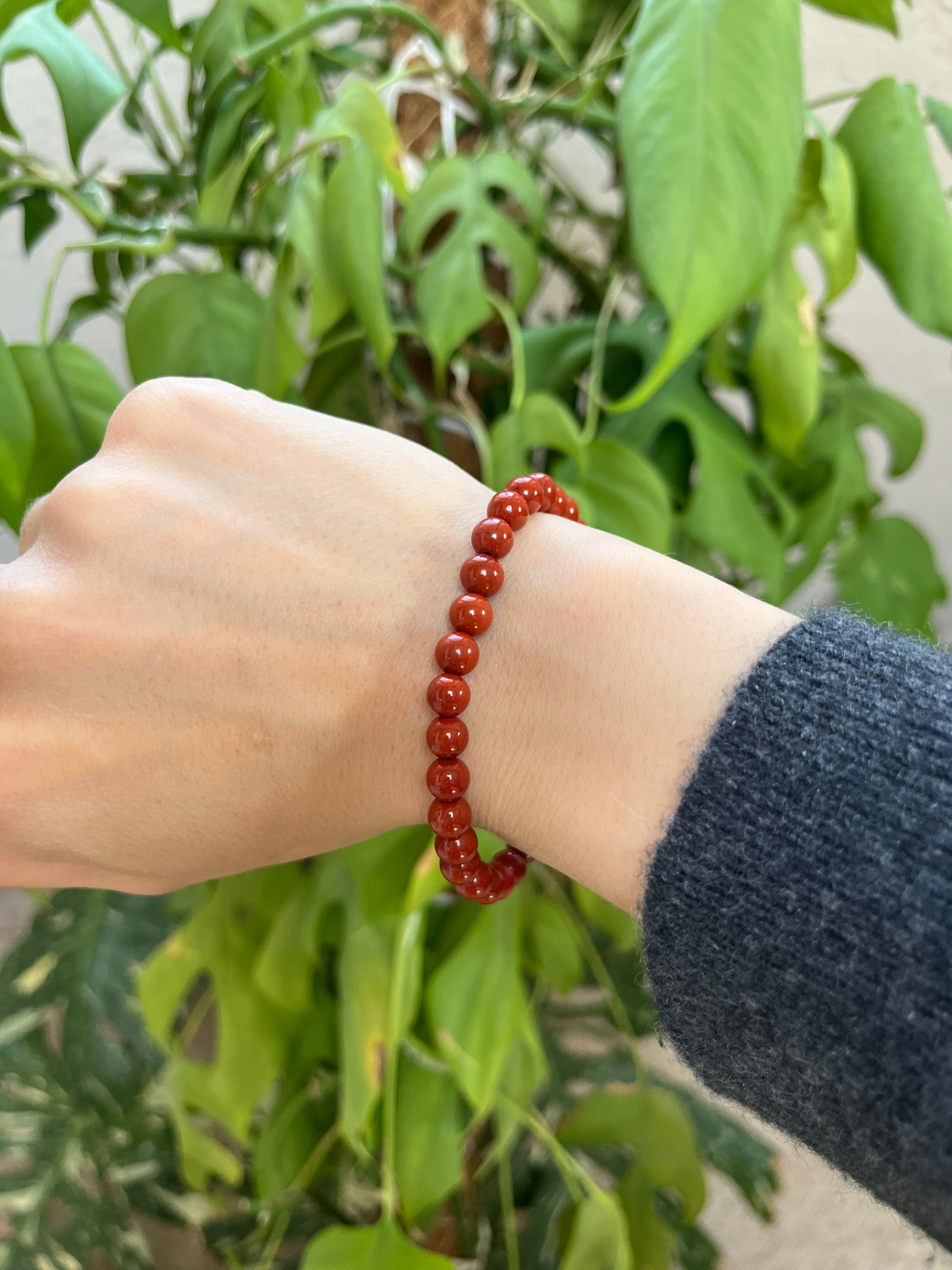 Roter Jaspis Kugelarmband – Edelstein Armband für Stärke & Erdung
