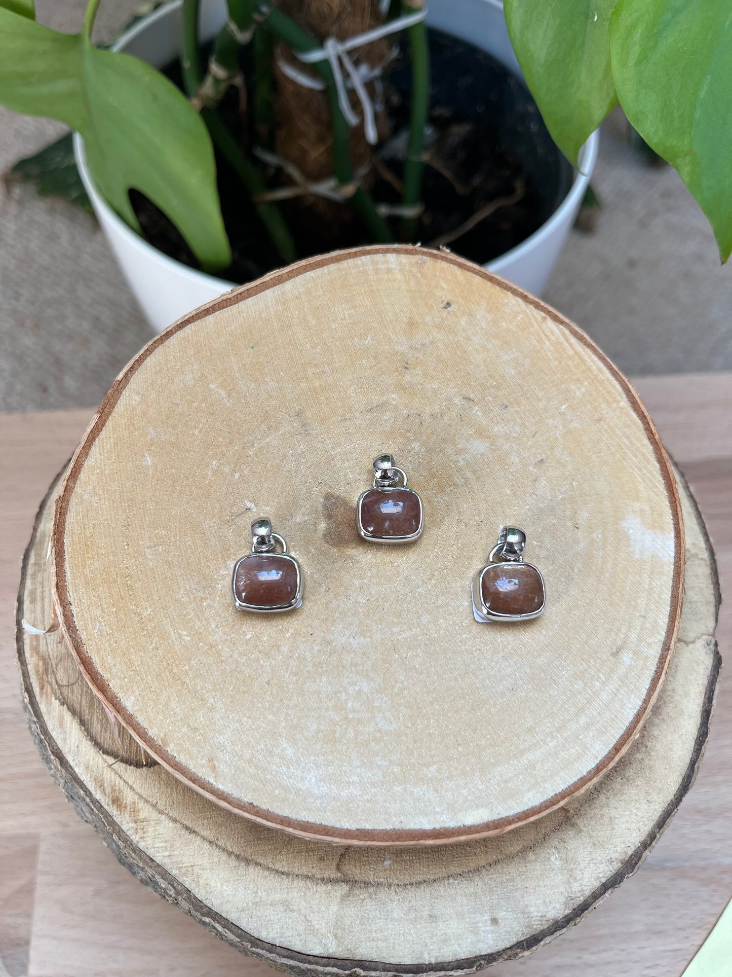 Sonnenstein Anhänger eckig 925 Silber gefasst – Edelstein Schmuck für Lebensfreude & Energie