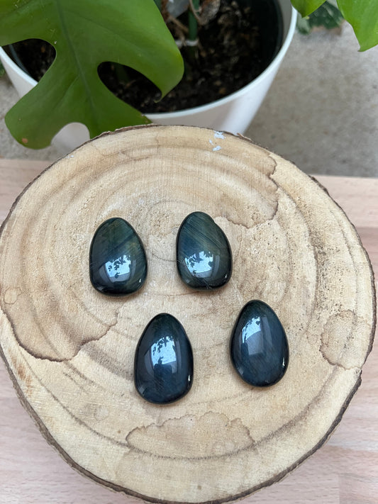 Falkenauge Trommelstein gebohrt – Klarheit & Schutz