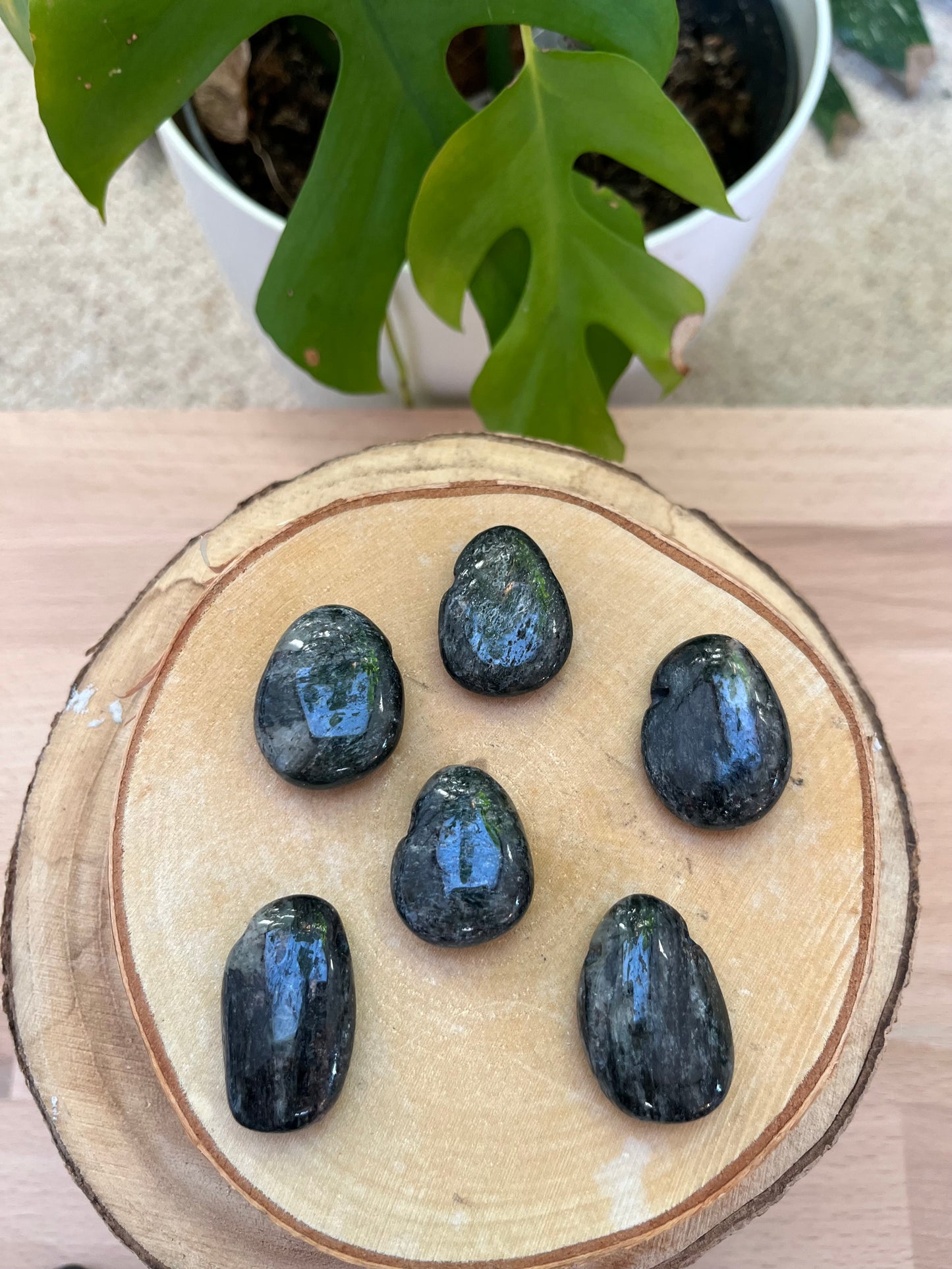 Ekmanit Trommelstein gebohrt – Tiefe & Ursprünglichkeit