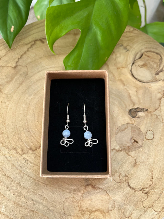 Halschakra Ohrringe – 925 Silber mit Chalcedon