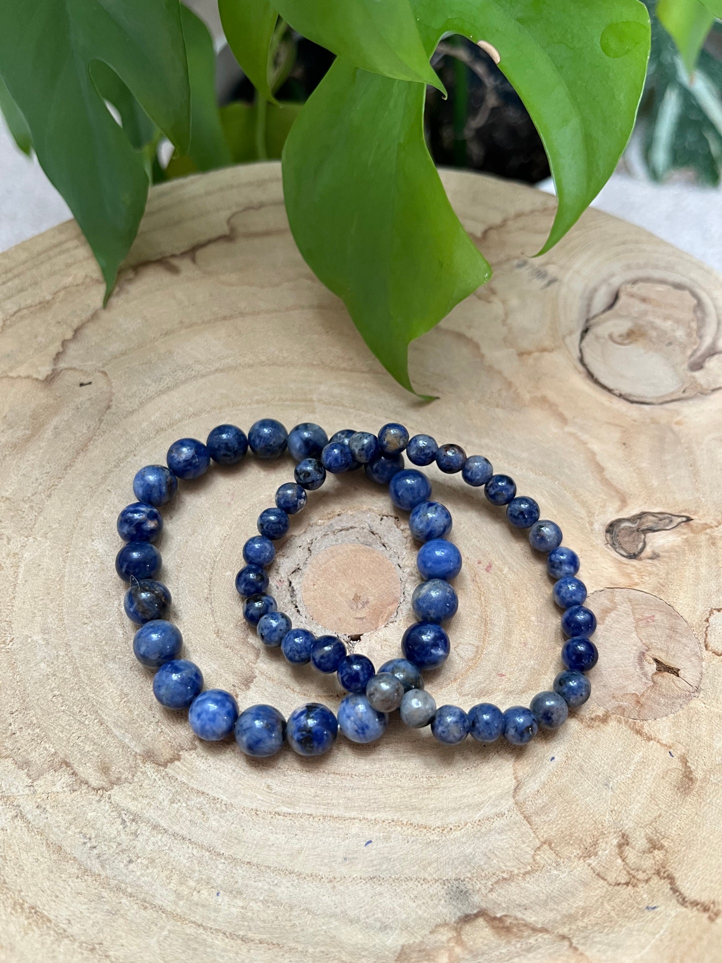 Sodalith Kugelarmband – für Klarheit & Selbstvertrauen
