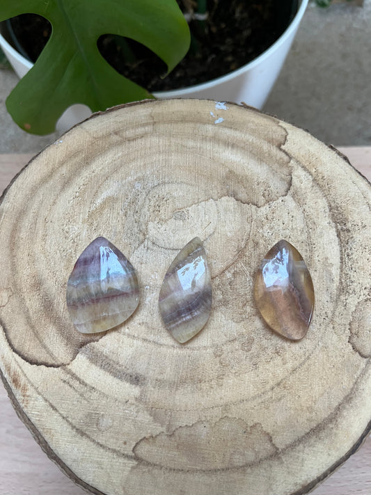 Mango Fluorit Trommelstein gebohrt – Leichtigkeit & Kreativität