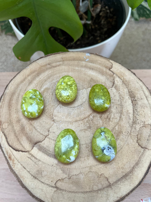 Lizardit Trommelstein gebohrt – Ruhe & Erdung